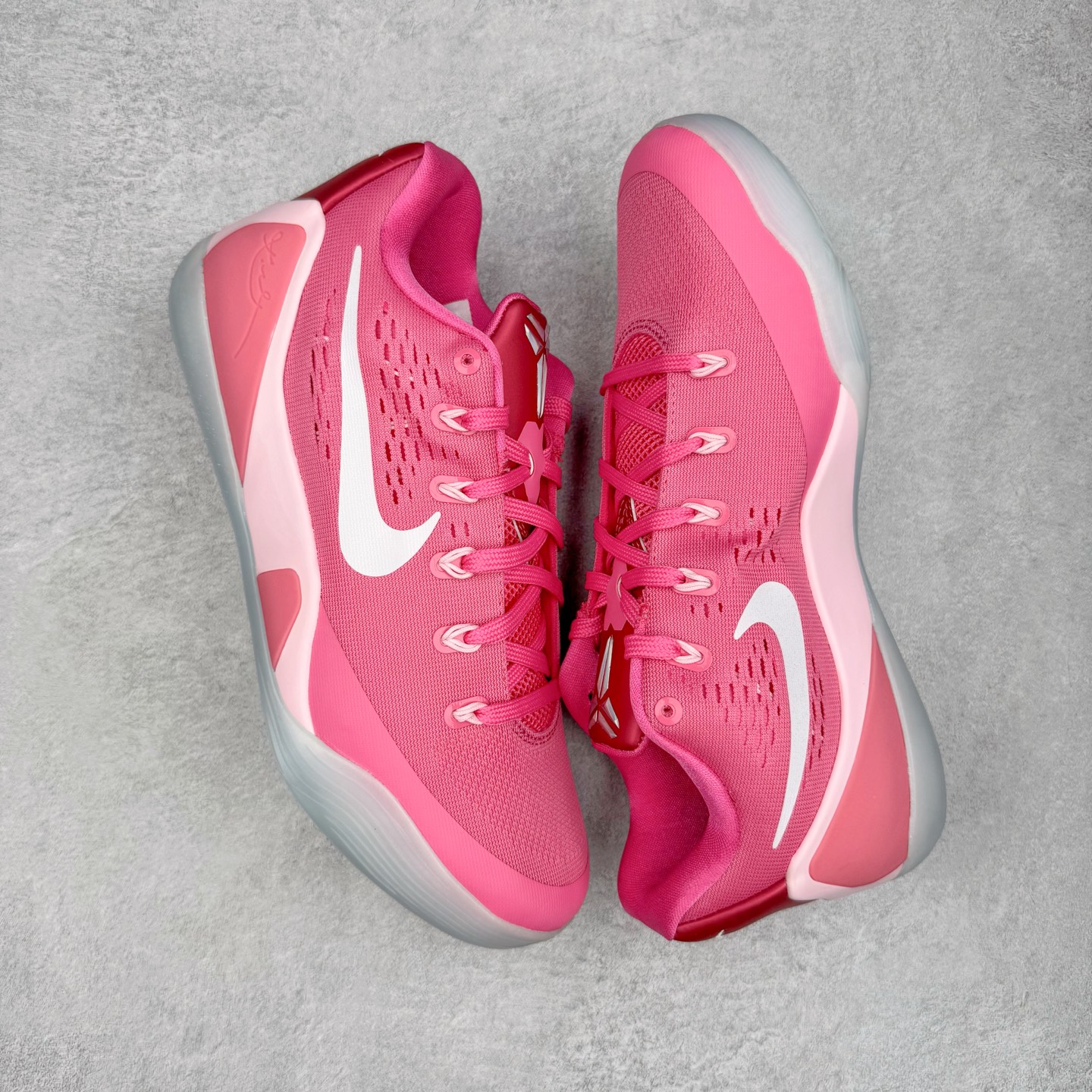 图片[3]-＃S2纯原 Nike Kobe 9 Low EM Think Pink PE 科比九代舒适减震防滑低帮篮球鞋 粉色 HQ4995-600 React科技鞋垫加持 实战配置直接拉满 原楦纸板开发 鞋身流线型、后跟塑形 区分土肥圆 原厂针织鞋面一针一线匹配原版 全身鞋材卡料色独家定制 唯一万针立体刺绣SWOOSH 真实底模最大48.5 实战利器 专供海外市场 尺码：40 40.5 41 42 42.5 43 44 44.5 45 46 47.5 48.5 （脚宽、脚胖 建议买大半码）-选品中心