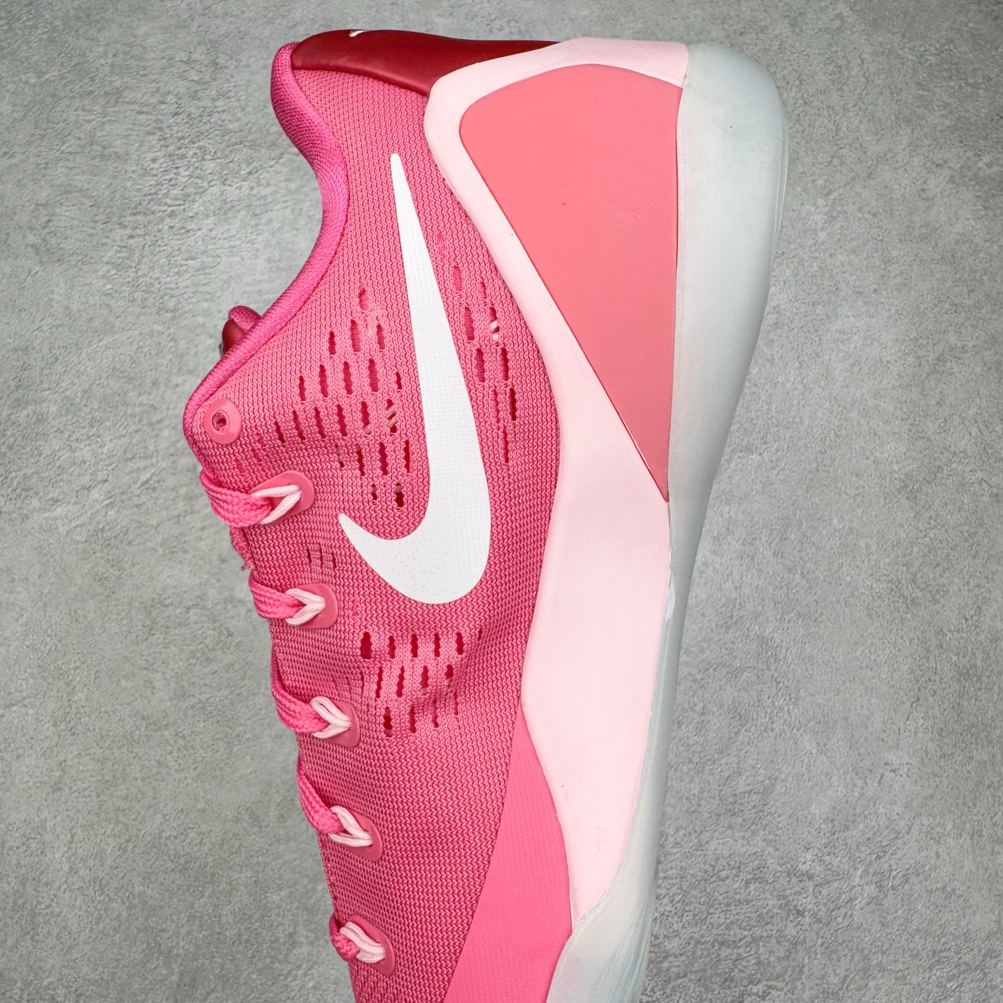 图片[7]-＃S2纯原 Nike Kobe 9 Low EM Think Pink PE 科比九代舒适减震防滑低帮篮球鞋 粉色 HQ4995-600 React科技鞋垫加持 实战配置直接拉满 原楦纸板开发 鞋身流线型、后跟塑形 区分土肥圆 原厂针织鞋面一针一线匹配原版 全身鞋材卡料色独家定制 唯一万针立体刺绣SWOOSH 真实底模最大48.5 实战利器 专供海外市场 尺码：40 40.5 41 42 42.5 43 44 44.5 45 46 47.5 48.5 （脚宽、脚胖 建议买大半码）-选品中心