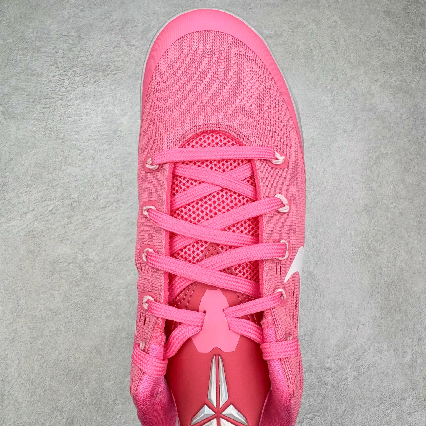 图片[4]-＃S2纯原 Nike Kobe 9 Low EM Think Pink PE 科比九代舒适减震防滑低帮篮球鞋 粉色 HQ4995-600 React科技鞋垫加持 实战配置直接拉满 原楦纸板开发 鞋身流线型、后跟塑形 区分土肥圆 原厂针织鞋面一针一线匹配原版 全身鞋材卡料色独家定制 唯一万针立体刺绣SWOOSH 真实底模最大48.5 实战利器 专供海外市场 尺码：40 40.5 41 42 42.5 43 44 44.5 45 46 47.5 48.5 （脚宽、脚胖 建议买大半码）-选品中心