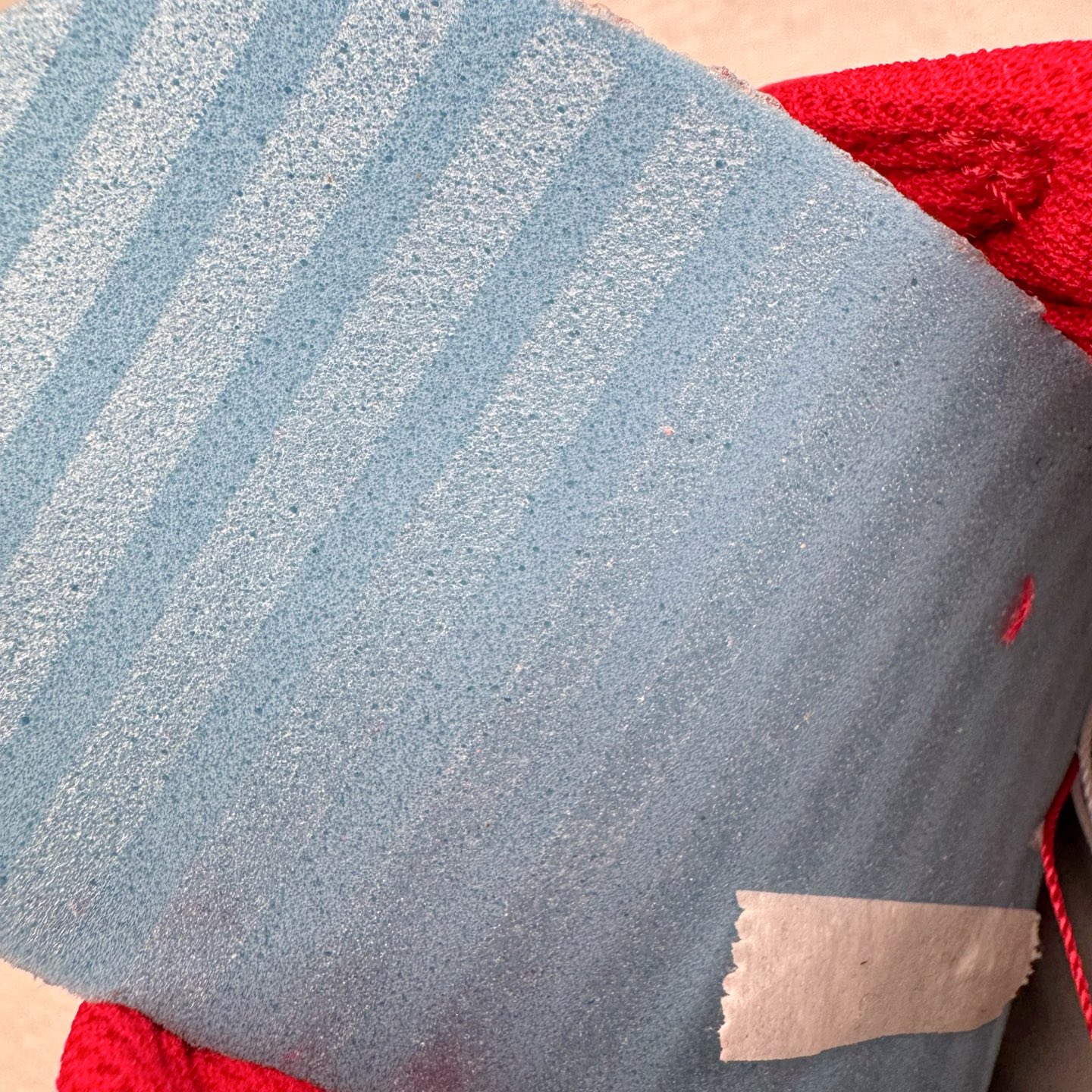 图片[10]-＃Lw纯原 Travis Scott x Air Jordan AJ1 Low OG SP TS联名倒钩低帮 白红黑 DM7866-101 外贸高端零售特供批次 产品品控稳定性领先行业 各方面均可对飙L版 良心定价不杀猪 原厂全套原楦原纸板冲刀磨具开发 原厂皮料加持 原厂港宝加持定型后跟R度完美 同源原厂电绣 鬼脸飞翼针数密度立体效果一致 百分百一致原鞋 原厂拉帮工艺 针距密度一致 后跟弧度收口自然不对折 极致一眼正品既视感 进口玻璃冲刀皮料裁剪零毛边 全鞋电脑针车工艺 品控清洁度最高QC检验标准 免检产品 原厂订购鞋盒、鞋标、防尘纸、鞋撑、鞋带 追求极致的原厂味道 尺码：36 36.5 37.5 38 38.5 39 40 40.5 41 42 42.5 43 44 44.5 45 46 47.5 48.5-选品中心