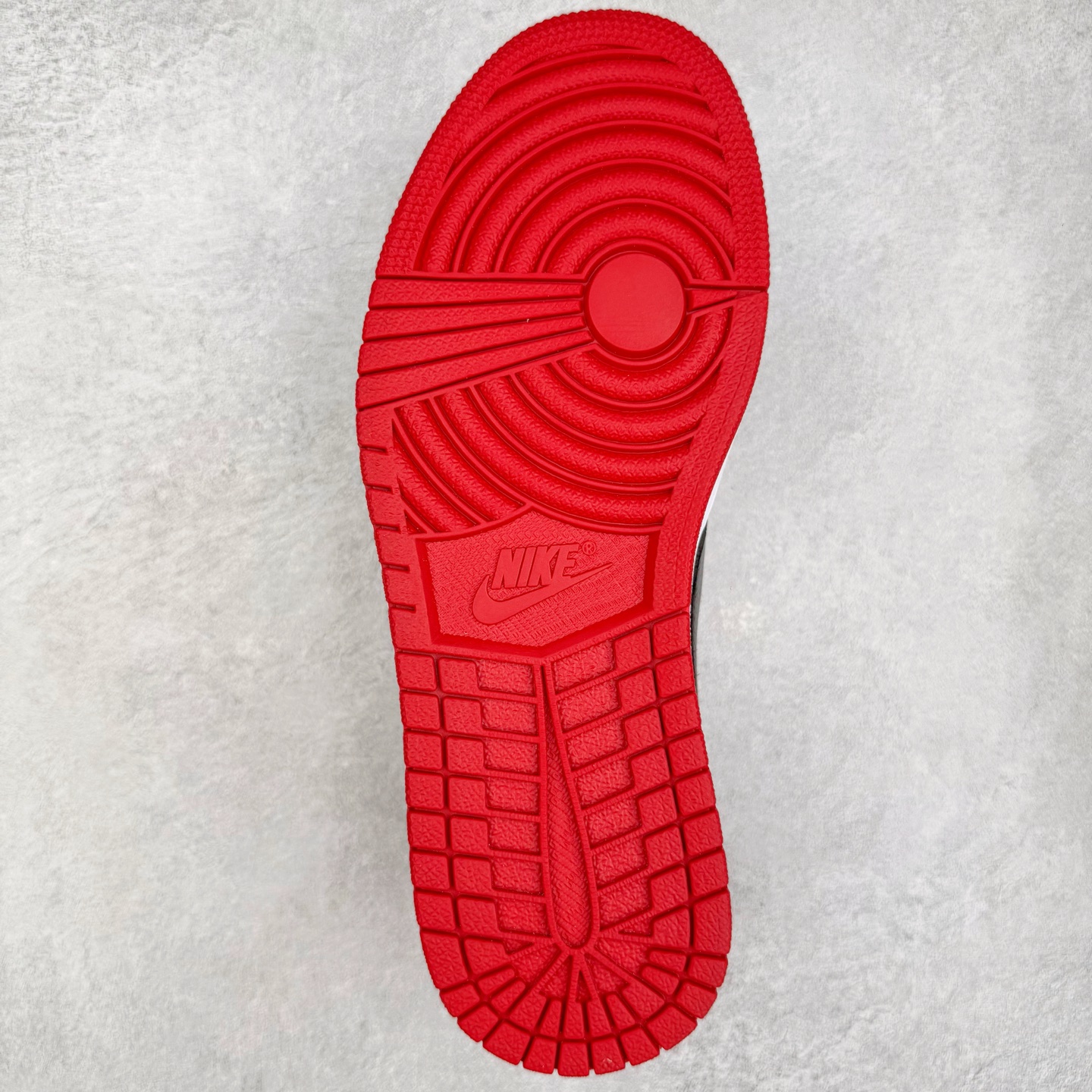 图片[9]-＃Lw纯原 Travis Scott x Air Jordan AJ1 Low OG SP TS联名倒钩低帮 白红黑 DM7866-101 外贸高端零售特供批次 产品品控稳定性领先行业 各方面均可对飙L版 良心定价不杀猪 原厂全套原楦原纸板冲刀磨具开发 原厂皮料加持 原厂港宝加持定型后跟R度完美 同源原厂电绣 鬼脸飞翼针数密度立体效果一致 百分百一致原鞋 原厂拉帮工艺 针距密度一致 后跟弧度收口自然不对折 极致一眼正品既视感 进口玻璃冲刀皮料裁剪零毛边 全鞋电脑针车工艺 品控清洁度最高QC检验标准 免检产品 原厂订购鞋盒、鞋标、防尘纸、鞋撑、鞋带 追求极致的原厂味道 尺码：36 36.5 37.5 38 38.5 39 40 40.5 41 42 42.5 43 44 44.5 45 46 47.5 48.5-选品中心