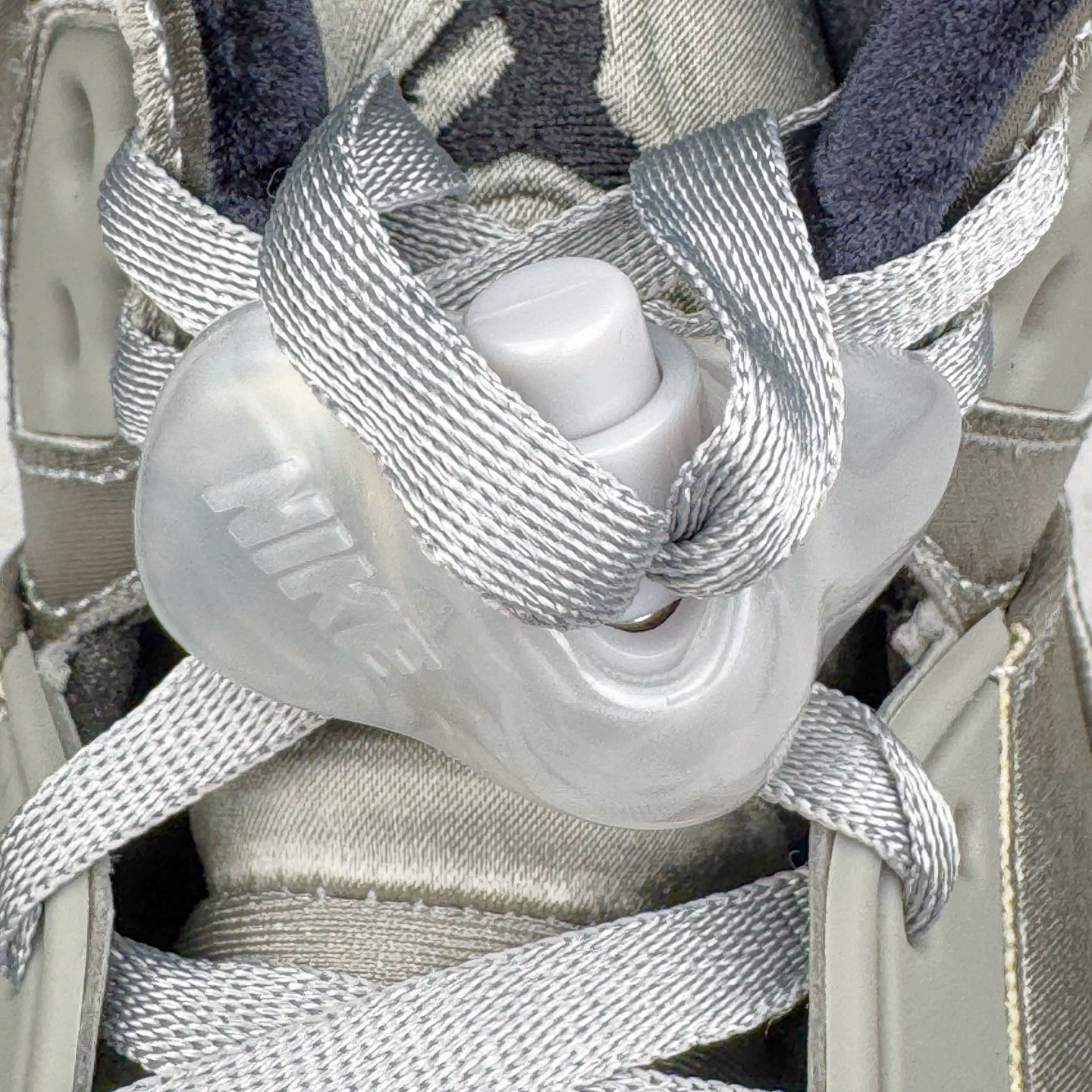 图片[16]-＃PK纯原 Air Jordan AJ5 Retro Wings 十周年银丝绸 IO2038-001 SZ原厂全套原楦原纸板磨具开发 原厂皮料加持 原厂港宝加持定型后跟R度完美 同源原厂电绣 飞人针数密度立体效果一致 原厂拉帮手法 原厂配置纸衬高频鞋盒 原厂指令配双鞋带 原厂TPU网格鞋带扣 超高鞋面清洁度 最高QC检验标准 控制溢胶瑕疵 到手可放心比对发售原鞋 上脚百分百充正驾驭 尺码：40 40.5 41 42 42.5 43 44 44.5 45 46 47.5-选品中心