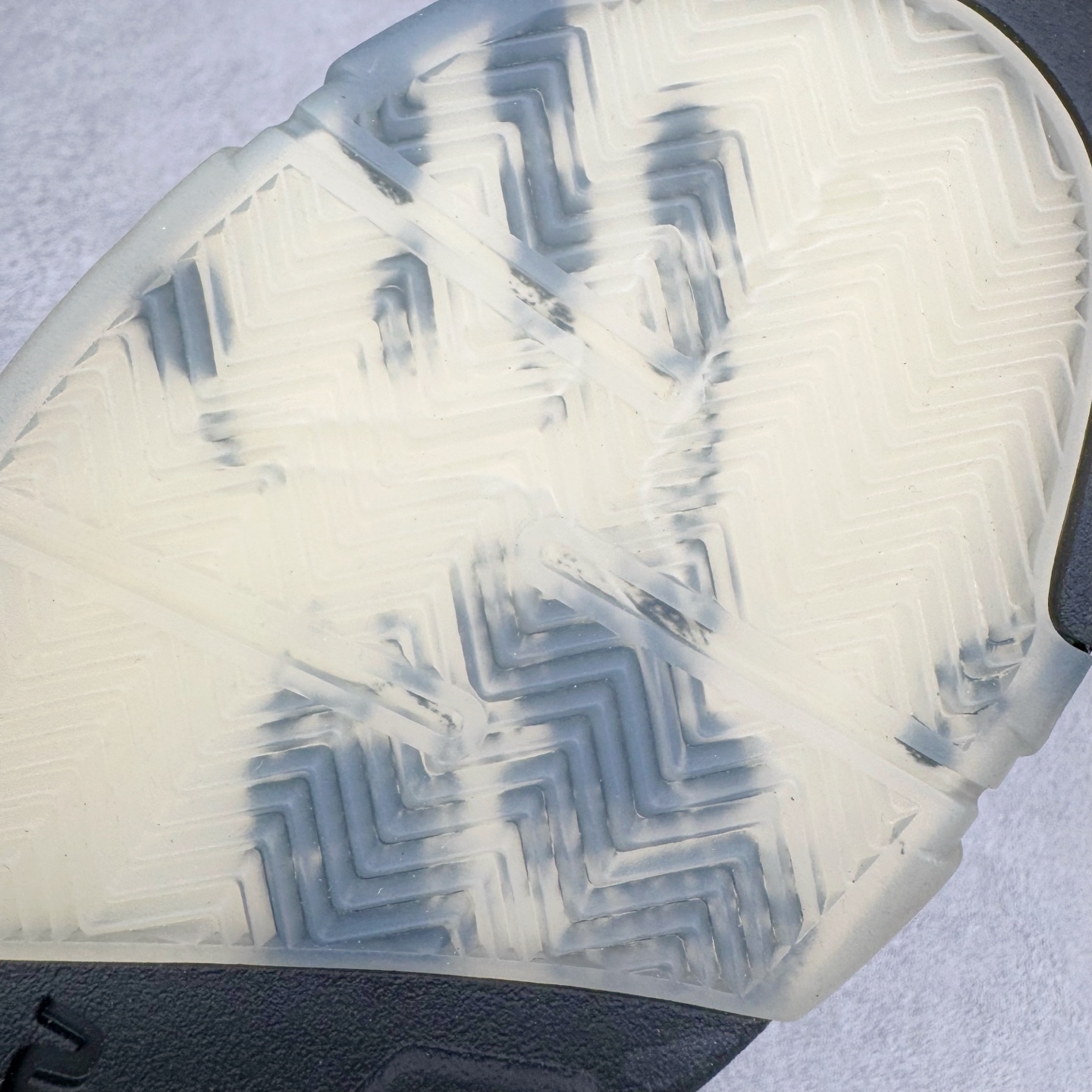 图片[24]-＃PK纯原 Air Jordan AJ5 Retro Wings 十周年银丝绸 IO2038-001 SZ原厂全套原楦原纸板磨具开发 原厂皮料加持 原厂港宝加持定型后跟R度完美 同源原厂电绣 飞人针数密度立体效果一致 原厂拉帮手法 原厂配置纸衬高频鞋盒 原厂指令配双鞋带 原厂TPU网格鞋带扣 超高鞋面清洁度 最高QC检验标准 控制溢胶瑕疵 到手可放心比对发售原鞋 上脚百分百充正驾驭 尺码：40 40.5 41 42 42.5 43 44 44.5 45 46 47.5-选品中心