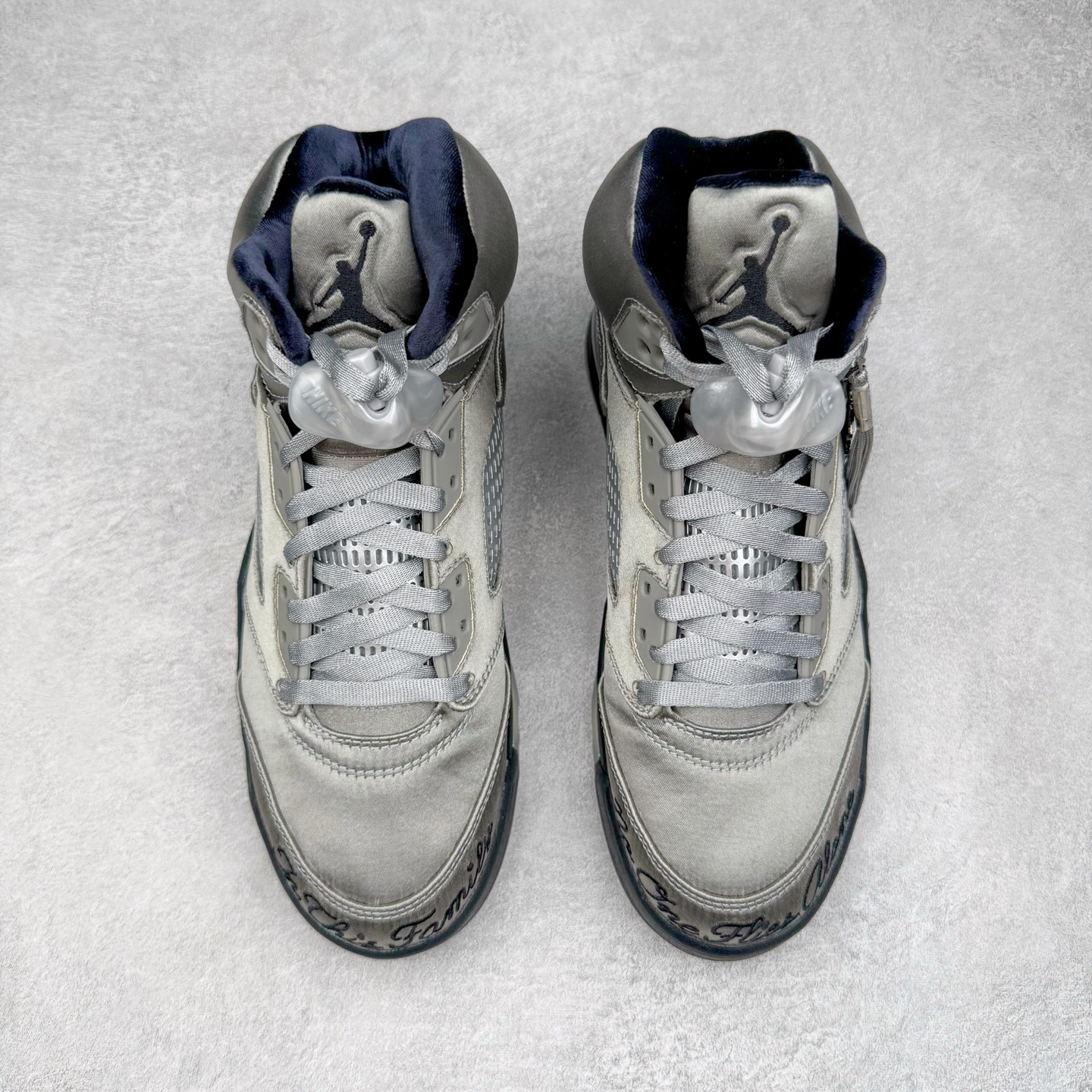 图片[2]-＃PK纯原 Air Jordan AJ5 Retro Wings 十周年银丝绸 IO2038-001 SZ原厂全套原楦原纸板磨具开发 原厂皮料加持 原厂港宝加持定型后跟R度完美 同源原厂电绣 飞人针数密度立体效果一致 原厂拉帮手法 原厂配置纸衬高频鞋盒 原厂指令配双鞋带 原厂TPU网格鞋带扣 超高鞋面清洁度 最高QC检验标准 控制溢胶瑕疵 到手可放心比对发售原鞋 上脚百分百充正驾驭 尺码：40 40.5 41 42 42.5 43 44 44.5 45 46 47.5-选品中心