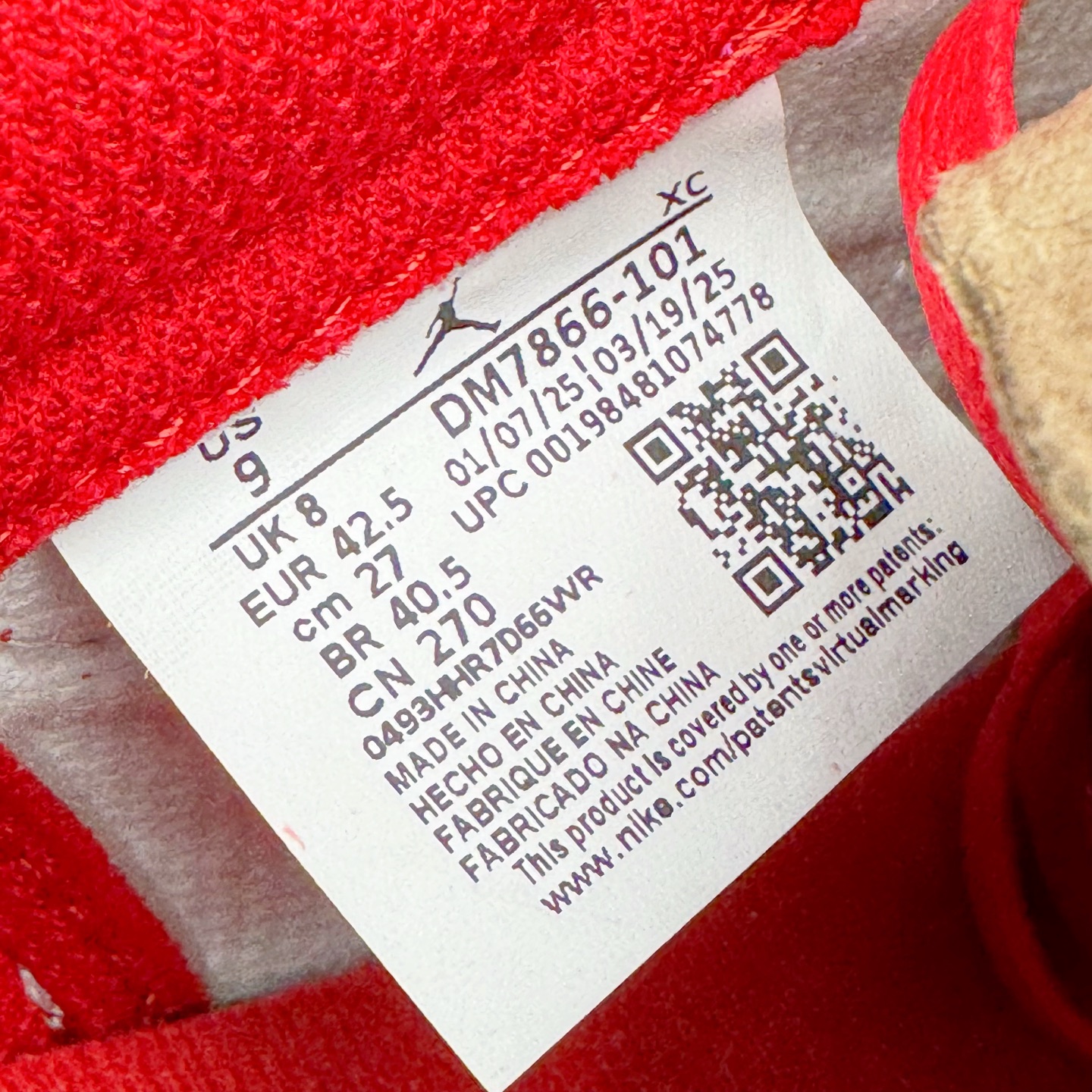 图片[12]-＃KZ神版莞产 Travis Scott x Air Jordan AJ1 Low OG SP TS联名倒钩低帮 白红黑 DM7866-101 全系列配色 外贸特供批次 新配色不断更新开发 市场中端王者 全套原纸板楦头开发 确保原汁原味 完美呈现一代版型 一比一鞋头弧度高度鞋身弧度 此版本只针对中端市场 细节品控鞋型随意秒杀市面同价位 鞋型完美 不臃肿别扭 头层皮料加持 用料绝不含糊 进口玻璃冲刀皮料裁剪零毛边 电脑针车工艺 超高鞋面清洁度 最高QC检验标准 控制溢胶瑕疵 原盒原配 飞翼3D高频深度立体 工艺方面大到整体鞋型 漏斗收腰 底线拉帮 LOGO立体程度 小到针眼排布 载片对称 冲孔效果 鞋标规范 鞋垫背胶等等 无一不是口碑收割 每双都是一个回头客 尺码：36 36.5 37.5 38 38.5 39 40 40.5 41 42 42.5 43 44 44.5 45 46 47.5-选品中心