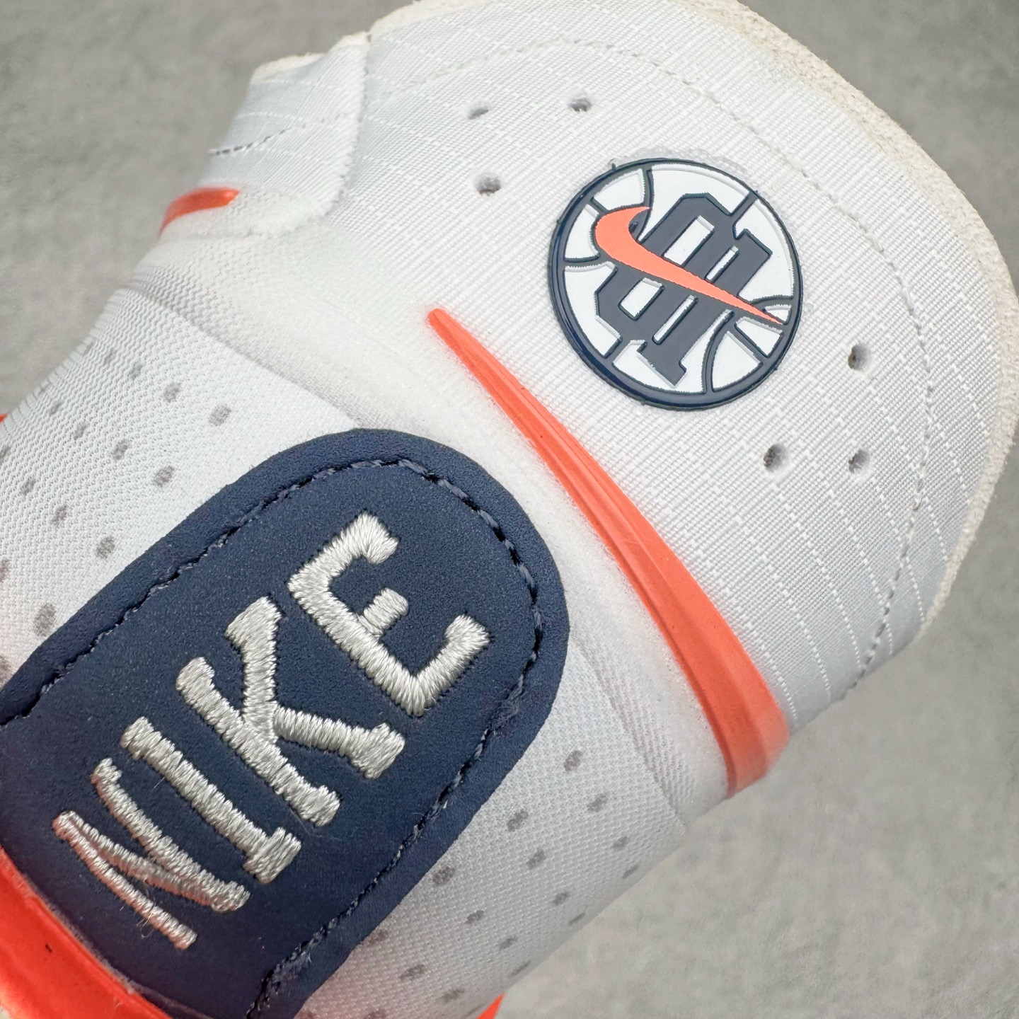 图片[15]-＃灭世/Max NK Air Zoom G.T.Cut 3 EP 实战系列篮球鞋 IB8870-191 全新GT Cut 3.0 全掌搭载了 ZoomX 泡棉 使得整双鞋在缓震表现上可谓相当优秀 拥有着顶级科技配置的同时 颜值设计也非常可观 整体鞋型仍然保留了前低后高的设计 G.T. Cut 传统的突进极速突破的感觉 鞋头麂皮材质和 NK Flywire 飞线工艺 相对来说包裹感更好了 必备的TPU 支撑片 两侧 Swoosh 的透气孔设计 起到散热透气的作用 鞋舌采用类似跑鞋的半开叉式设计 搭配鞋带既可以提升包裹感 又降低了运动中鞋舌乱跑的可能性 鞋子内里填充相当厚实 避免掉跟 尺码：39 40 40.5 41 42 42.5 43 44 44.5 45 46-选品中心