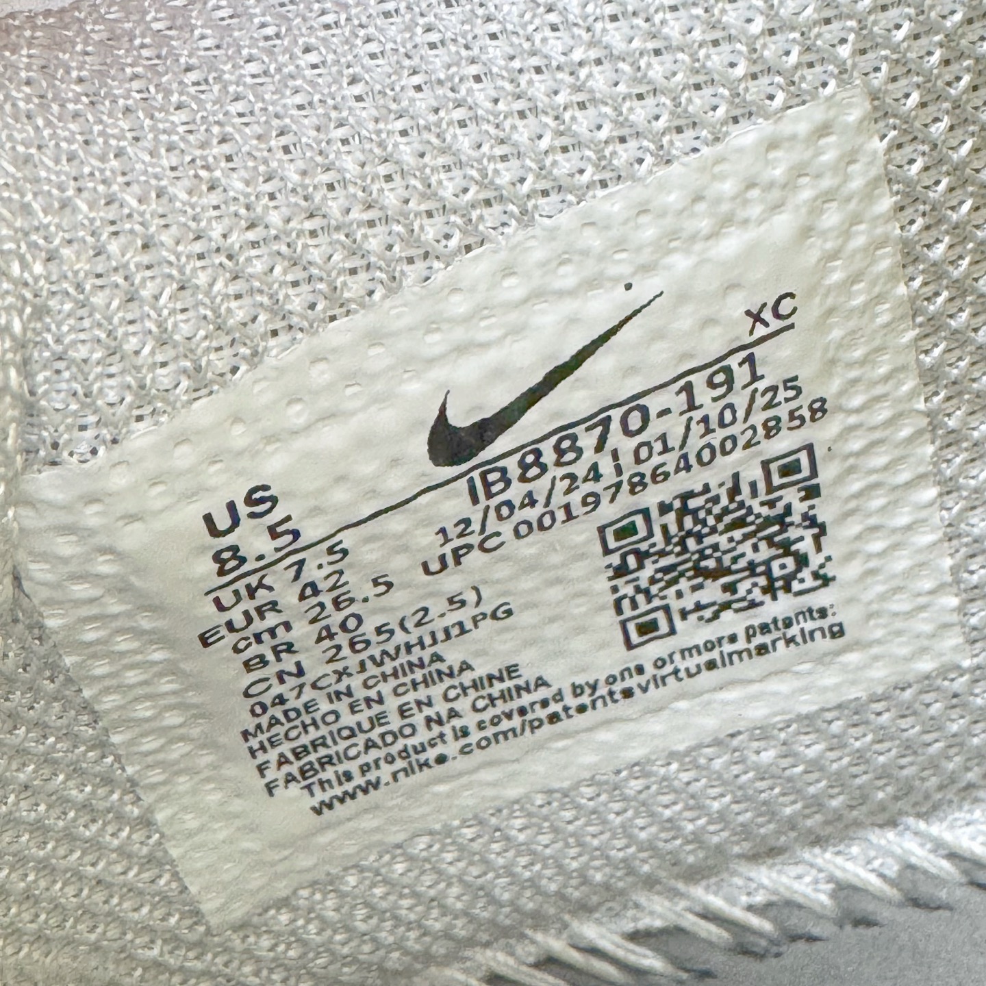 图片[10]-＃灭世/Max NK Air Zoom G.T.Cut 3 EP 实战系列篮球鞋 IB8870-191 全新GT Cut 3.0 全掌搭载了 ZoomX 泡棉 使得整双鞋在缓震表现上可谓相当优秀 拥有着顶级科技配置的同时 颜值设计也非常可观 整体鞋型仍然保留了前低后高的设计 G.T. Cut 传统的突进极速突破的感觉 鞋头麂皮材质和 NK Flywire 飞线工艺 相对来说包裹感更好了 必备的TPU 支撑片 两侧 Swoosh 的透气孔设计 起到散热透气的作用 鞋舌采用类似跑鞋的半开叉式设计 搭配鞋带既可以提升包裹感 又降低了运动中鞋舌乱跑的可能性 鞋子内里填充相当厚实 避免掉跟 尺码：39 40 40.5 41 42 42.5 43 44 44.5 45 46-选品中心