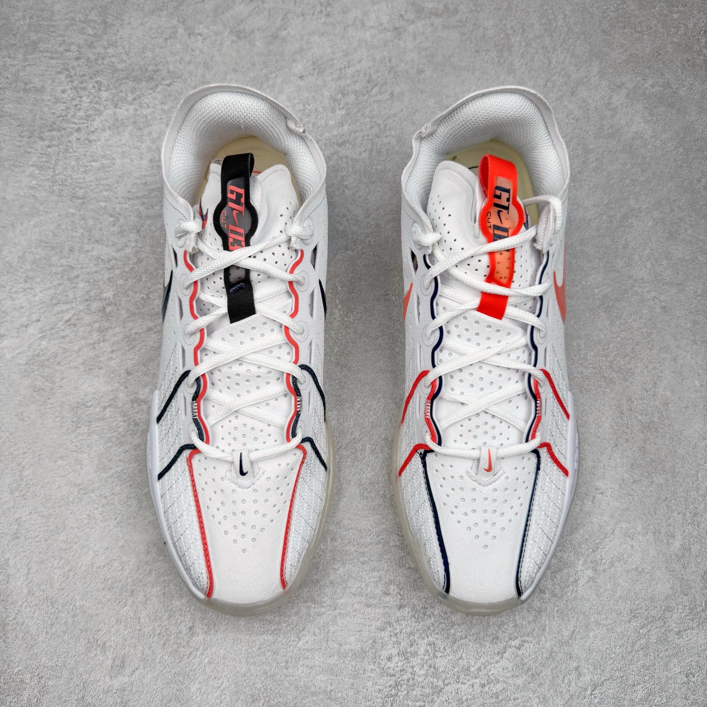 图片[2]-＃灭世/Max NK Air Zoom G.T.Cut 3 EP 实战系列篮球鞋 IB8870-191 全新GT Cut 3.0 全掌搭载了 ZoomX 泡棉 使得整双鞋在缓震表现上可谓相当优秀 拥有着顶级科技配置的同时 颜值设计也非常可观 整体鞋型仍然保留了前低后高的设计 G.T. Cut 传统的突进极速突破的感觉 鞋头麂皮材质和 NK Flywire 飞线工艺 相对来说包裹感更好了 必备的TPU 支撑片 两侧 Swoosh 的透气孔设计 起到散热透气的作用 鞋舌采用类似跑鞋的半开叉式设计 搭配鞋带既可以提升包裹感 又降低了运动中鞋舌乱跑的可能性 鞋子内里填充相当厚实 避免掉跟 尺码：39 40 40.5 41 42 42.5 43 44 44.5 45 46-选品中心