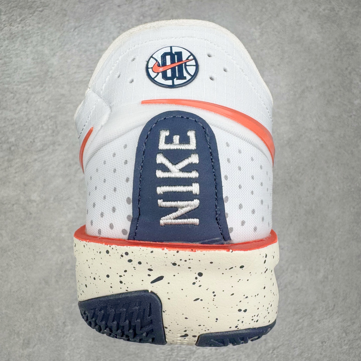 图片[8]-＃灭世/Max NK Air Zoom G.T.Cut 3 EP 实战系列篮球鞋 IB8870-191 全新GT Cut 3.0 全掌搭载了 ZoomX 泡棉 使得整双鞋在缓震表现上可谓相当优秀 拥有着顶级科技配置的同时 颜值设计也非常可观 整体鞋型仍然保留了前低后高的设计 G.T. Cut 传统的突进极速突破的感觉 鞋头麂皮材质和 NK Flywire 飞线工艺 相对来说包裹感更好了 必备的TPU 支撑片 两侧 Swoosh 的透气孔设计 起到散热透气的作用 鞋舌采用类似跑鞋的半开叉式设计 搭配鞋带既可以提升包裹感 又降低了运动中鞋舌乱跑的可能性 鞋子内里填充相当厚实 避免掉跟 尺码：39 40 40.5 41 42 42.5 43 44 44.5 45 46-选品中心