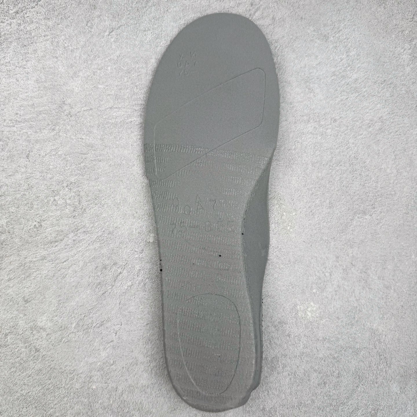 图片[10]-＃GX NK Air Force 1 Low \’07 空军一号低帮经典板鞋 纯黑 CW2288-001 经典老鞋 完美复刻 不规则波浪大底咬花 全鞋电脑针车 工整有序 视觉效果满分 原厂拉帮手法 标准四线 密度针距针孔大小控制到位 原装反口里网布海绵 正确卡色网眼大小 新版鞋撑改用纸团代替 原厂港宝加持完美还原灵魂版型 原盒原配从里到外百分百还原 原厂全头层原厂皮料 原标原盒 内置Sole气垫 中底白色背胶 中底划线 已经无限的接近公司 原厂楦头 原厂刺绣 后跟弧度修正 独家私模最大开发到48.5 尺码：35.5 36 37.5 38 38.5 39 40 40.5 41 42 42.5 43 44 44.5 45 46 47.5 48.5-选品中心