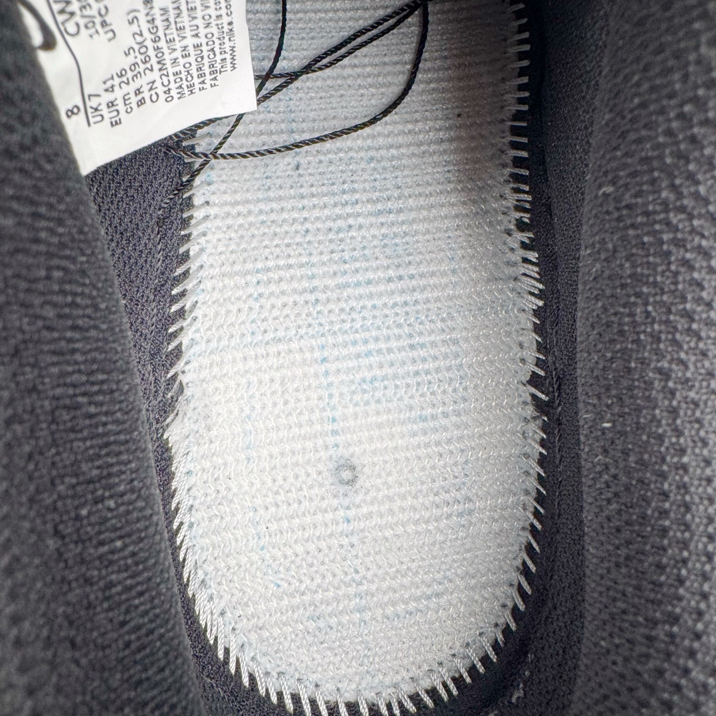 图片[11]-＃GX NK Air Force 1 Low \’07 空军一号低帮经典板鞋 纯黑 CW2288-001 经典老鞋 完美复刻 不规则波浪大底咬花 全鞋电脑针车 工整有序 视觉效果满分 原厂拉帮手法 标准四线 密度针距针孔大小控制到位 原装反口里网布海绵 正确卡色网眼大小 新版鞋撑改用纸团代替 原厂港宝加持完美还原灵魂版型 原盒原配从里到外百分百还原 原厂全头层原厂皮料 原标原盒 内置Sole气垫 中底白色背胶 中底划线 已经无限的接近公司 原厂楦头 原厂刺绣 后跟弧度修正 独家私模最大开发到48.5 尺码：35.5 36 37.5 38 38.5 39 40 40.5 41 42 42.5 43 44 44.5 45 46 47.5 48.5-选品中心