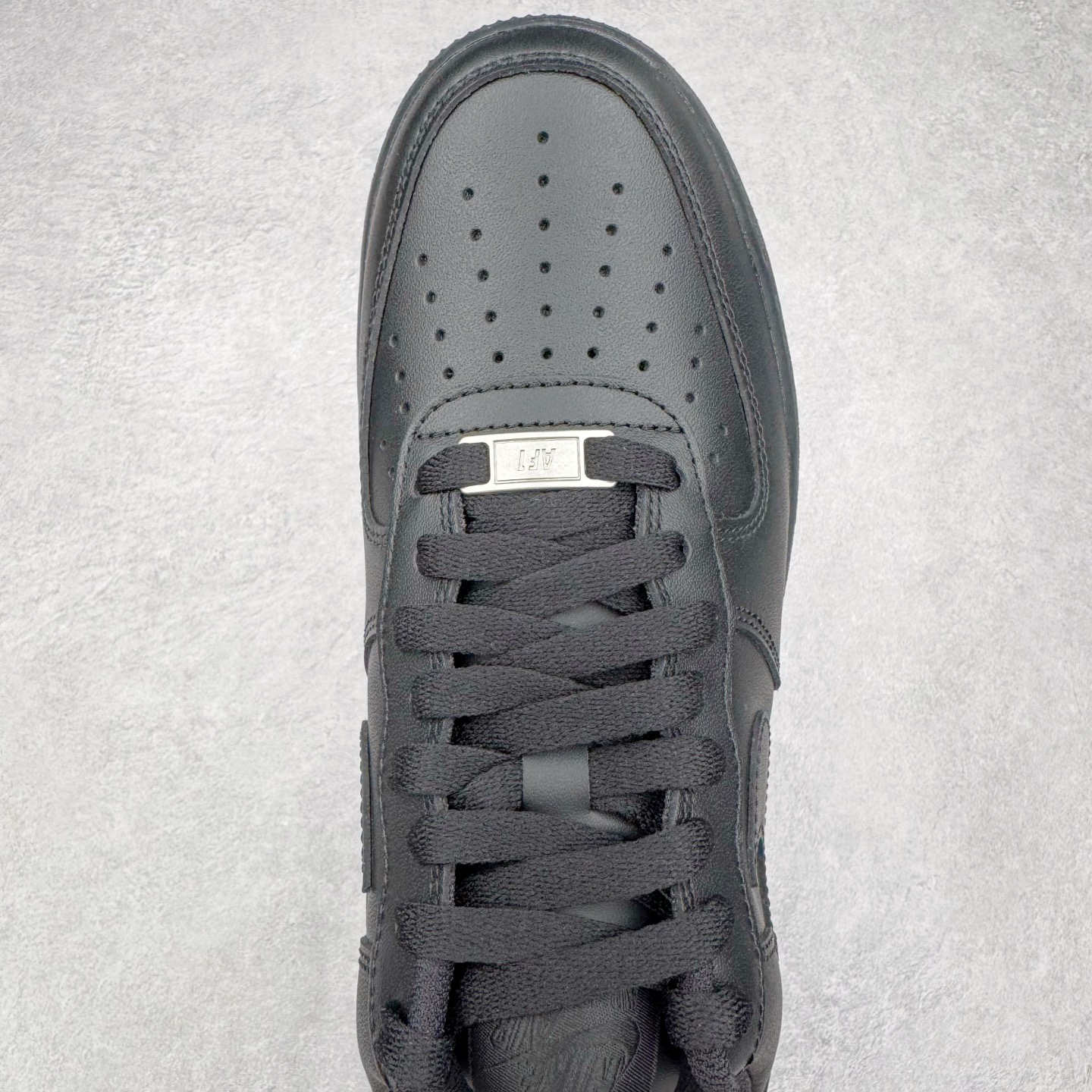 图片[4]-＃GX NK Air Force 1 Low \’07 空军一号低帮经典板鞋 纯黑 CW2288-001 经典老鞋 完美复刻 不规则波浪大底咬花 全鞋电脑针车 工整有序 视觉效果满分 原厂拉帮手法 标准四线 密度针距针孔大小控制到位 原装反口里网布海绵 正确卡色网眼大小 新版鞋撑改用纸团代替 原厂港宝加持完美还原灵魂版型 原盒原配从里到外百分百还原 原厂全头层原厂皮料 原标原盒 内置Sole气垫 中底白色背胶 中底划线 已经无限的接近公司 原厂楦头 原厂刺绣 后跟弧度修正 独家私模最大开发到48.5 尺码：35.5 36 37.5 38 38.5 39 40 40.5 41 42 42.5 43 44 44.5 45 46 47.5 48.5-选品中心