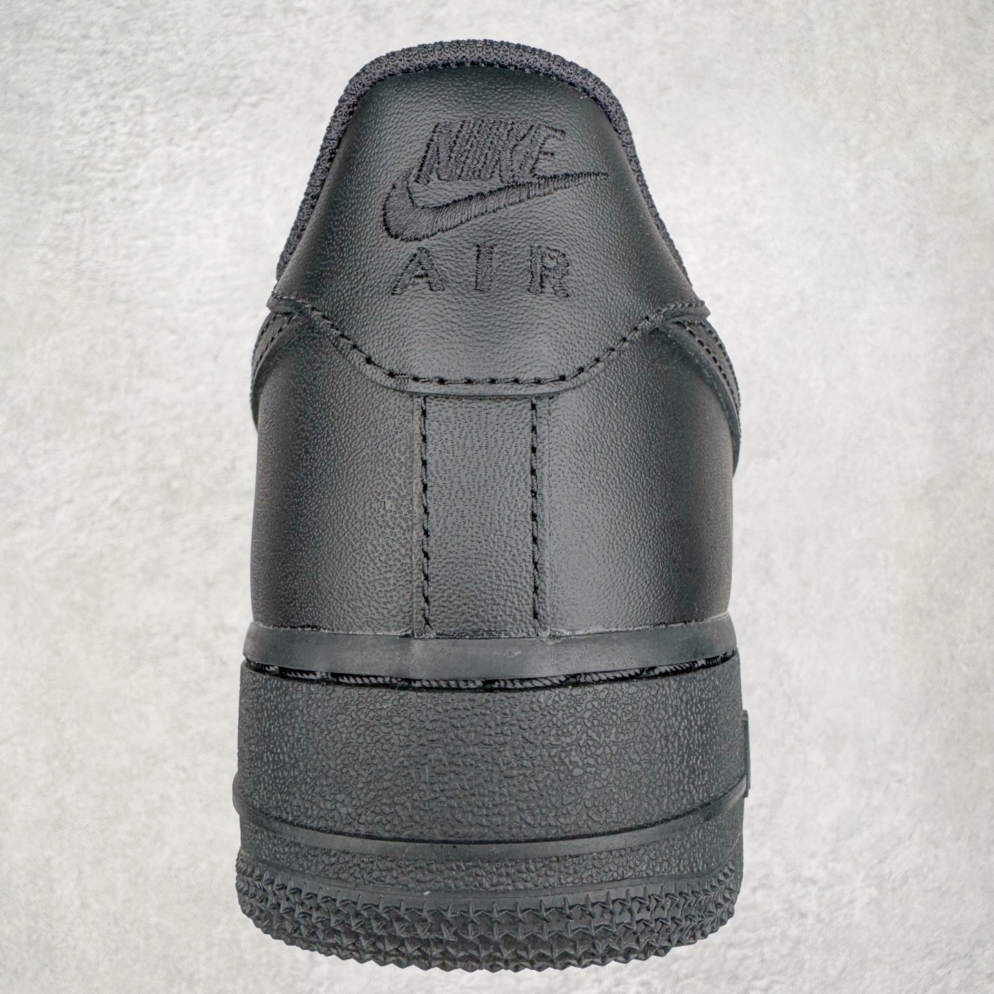 图片[8]-＃GX NK Air Force 1 Low \’07 空军一号低帮经典板鞋 纯黑 CW2288-001 经典老鞋 完美复刻 不规则波浪大底咬花 全鞋电脑针车 工整有序 视觉效果满分 原厂拉帮手法 标准四线 密度针距针孔大小控制到位 原装反口里网布海绵 正确卡色网眼大小 新版鞋撑改用纸团代替 原厂港宝加持完美还原灵魂版型 原盒原配从里到外百分百还原 原厂全头层原厂皮料 原标原盒 内置Sole气垫 中底白色背胶 中底划线 已经无限的接近公司 原厂楦头 原厂刺绣 后跟弧度修正 独家私模最大开发到48.5 尺码：35.5 36 37.5 38 38.5 39 40 40.5 41 42 42.5 43 44 44.5 45 46 47.5 48.5-选品中心