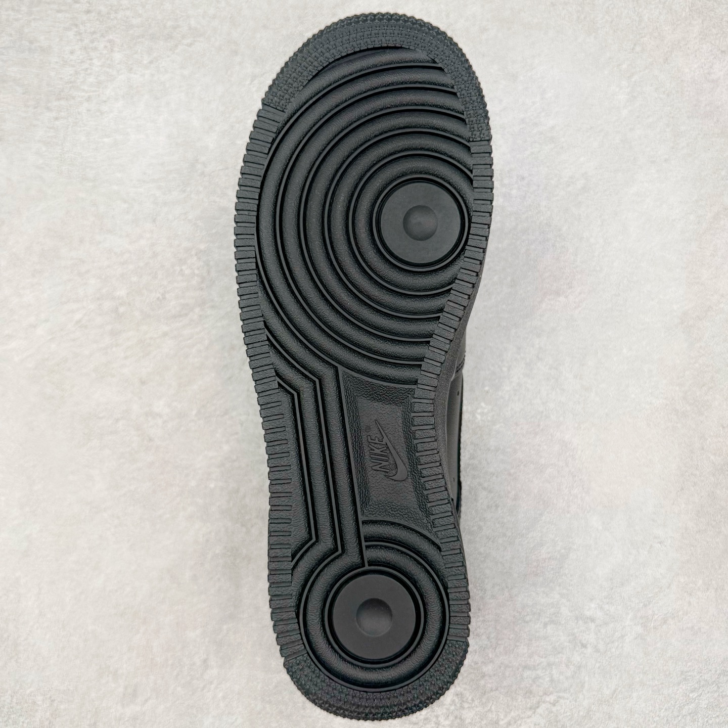 图片[9]-＃GX NK Air Force 1 Low \’07 空军一号低帮经典板鞋 纯黑 CW2288-001 经典老鞋 完美复刻 不规则波浪大底咬花 全鞋电脑针车 工整有序 视觉效果满分 原厂拉帮手法 标准四线 密度针距针孔大小控制到位 原装反口里网布海绵 正确卡色网眼大小 新版鞋撑改用纸团代替 原厂港宝加持完美还原灵魂版型 原盒原配从里到外百分百还原 原厂全头层原厂皮料 原标原盒 内置Sole气垫 中底白色背胶 中底划线 已经无限的接近公司 原厂楦头 原厂刺绣 后跟弧度修正 独家私模最大开发到48.5 尺码：35.5 36 37.5 38 38.5 39 40 40.5 41 42 42.5 43 44 44.5 45 46 47.5 48.5-选品中心