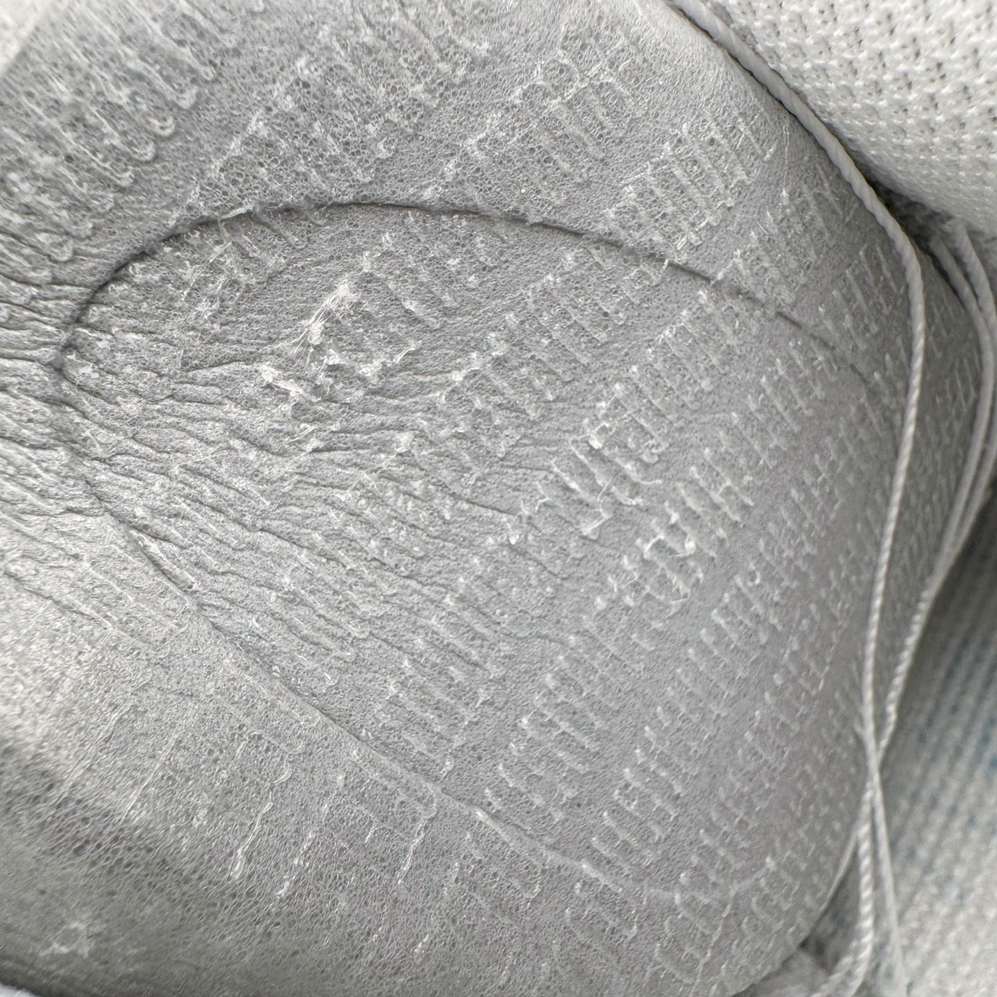 图片[11]-＃GX NK Air Force 1 Low \’07 空军一号低帮经典板鞋 纯白 CW2288-111 经典老鞋 完美复刻 不规则波浪大底咬花 全鞋电脑针车 工整有序 视觉效果满分 原厂拉帮手法 标准四线 密度针距针孔大小控制到位 原装反口里网布海绵 正确卡色网眼大小 新版鞋撑改用纸团代替 原厂港宝加持完美还原灵魂版型 原盒原配从里到外百分百还原 原厂全头层原厂皮料 原标原盒 内置Sole气垫 中底白色背胶 中底划线 已经无限的接近公司 原厂楦头 原厂刺绣 后跟弧度修正 独家私模最大开发到48.5 尺码：35.5 36 37.5 38 38.5 39 40 40.5 41 42 42.5 43 44 44.5 45 46 47.5 48.5-选品中心