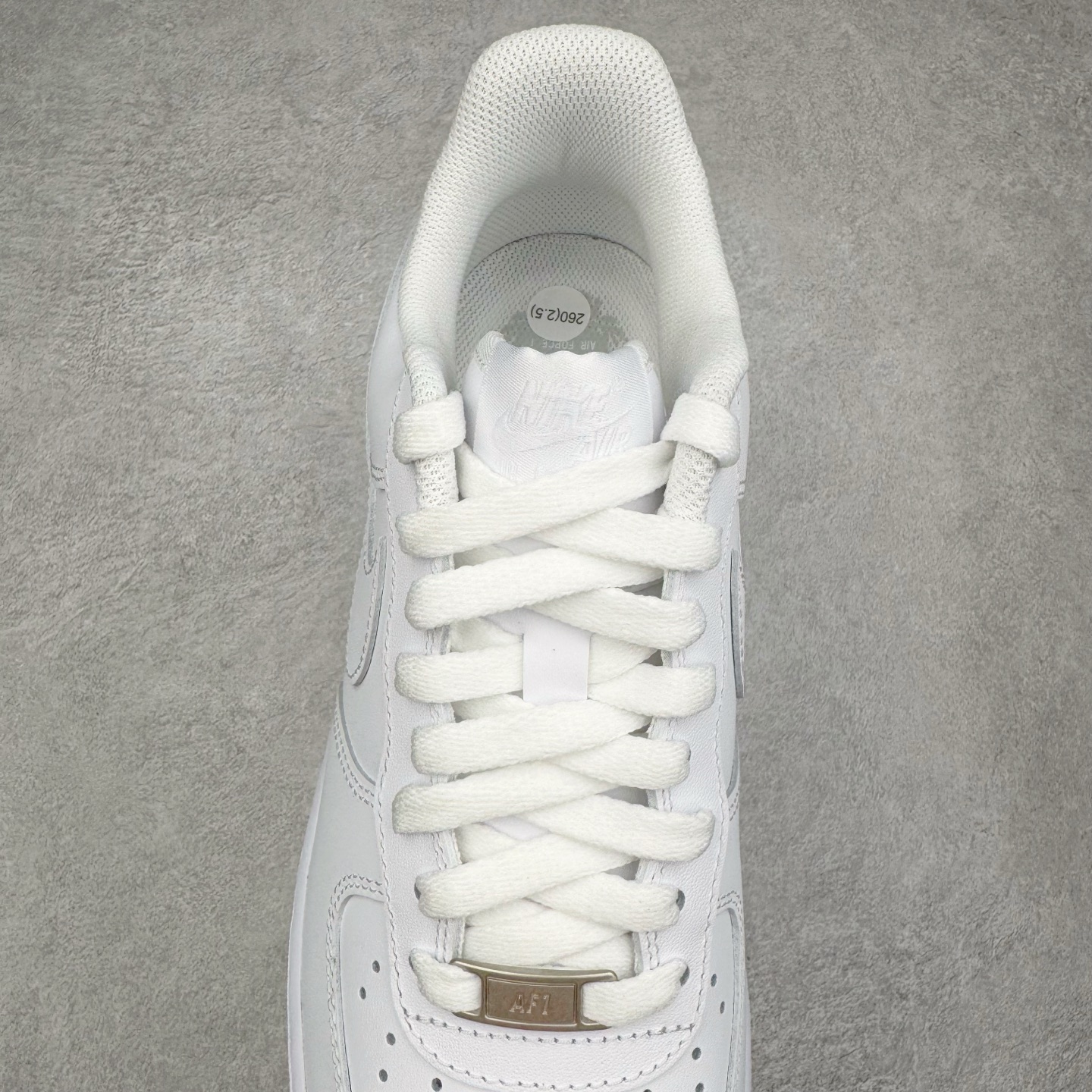 图片[5]-＃GX NK Air Force 1 Low \’07 空军一号低帮经典板鞋 纯白 CW2288-111 经典老鞋 完美复刻 不规则波浪大底咬花 全鞋电脑针车 工整有序 视觉效果满分 原厂拉帮手法 标准四线 密度针距针孔大小控制到位 原装反口里网布海绵 正确卡色网眼大小 新版鞋撑改用纸团代替 原厂港宝加持完美还原灵魂版型 原盒原配从里到外百分百还原 原厂全头层原厂皮料 原标原盒 内置Sole气垫 中底白色背胶 中底划线 已经无限的接近公司 原厂楦头 原厂刺绣 后跟弧度修正 独家私模最大开发到48.5 尺码：35.5 36 37.5 38 38.5 39 40 40.5 41 42 42.5 43 44 44.5 45 46 47.5 48.5-选品中心