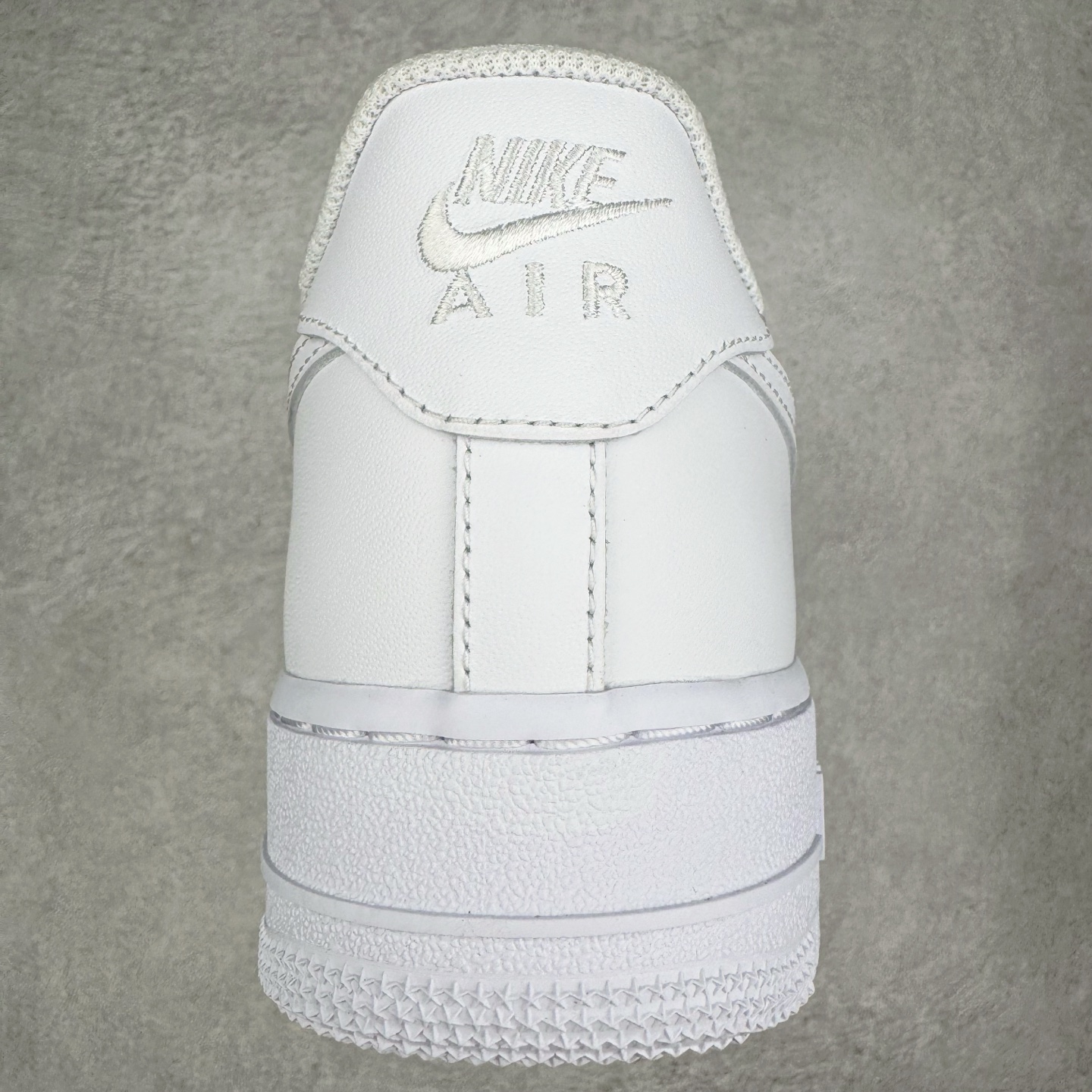 图片[8]-＃GX NK Air Force 1 Low \’07 空军一号低帮经典板鞋 纯白 CW2288-111 经典老鞋 完美复刻 不规则波浪大底咬花 全鞋电脑针车 工整有序 视觉效果满分 原厂拉帮手法 标准四线 密度针距针孔大小控制到位 原装反口里网布海绵 正确卡色网眼大小 新版鞋撑改用纸团代替 原厂港宝加持完美还原灵魂版型 原盒原配从里到外百分百还原 原厂全头层原厂皮料 原标原盒 内置Sole气垫 中底白色背胶 中底划线 已经无限的接近公司 原厂楦头 原厂刺绣 后跟弧度修正 独家私模最大开发到48.5 尺码：35.5 36 37.5 38 38.5 39 40 40.5 41 42 42.5 43 44 44.5 45 46 47.5 48.5-选品中心