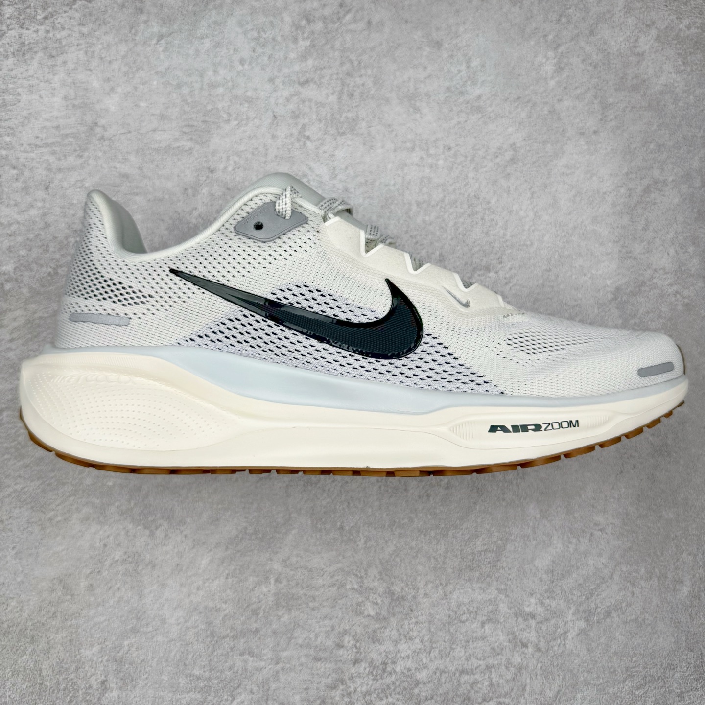 ＃TG纯原 NK Zoom Pegasus 飞马41代马拉松系列网面透气缓震疾速跑鞋 独家渠道 市面未流通批次 奥莱直播间499 599一样的东西 碾压市面现存所有版本 公司一样的东西 超值回馈 帮你省钱 拥有 Zoom Air 一如既往的稳定感和流畅感 鞋面采用工程网眼设计 为特定高热区域营造出色透气性 进一步增加鞋面的穿孔数量 让足部能够快速散热 中足搭配 Flywire 飞线 在高速运动时营造舒适稳定的贴合感 内置Zoon气垫加持 动力十足 尺码：36 36.5 37.5 38 38.5 39 40 40.5 41 42 42.5 43 44 44.5 45-选品中心