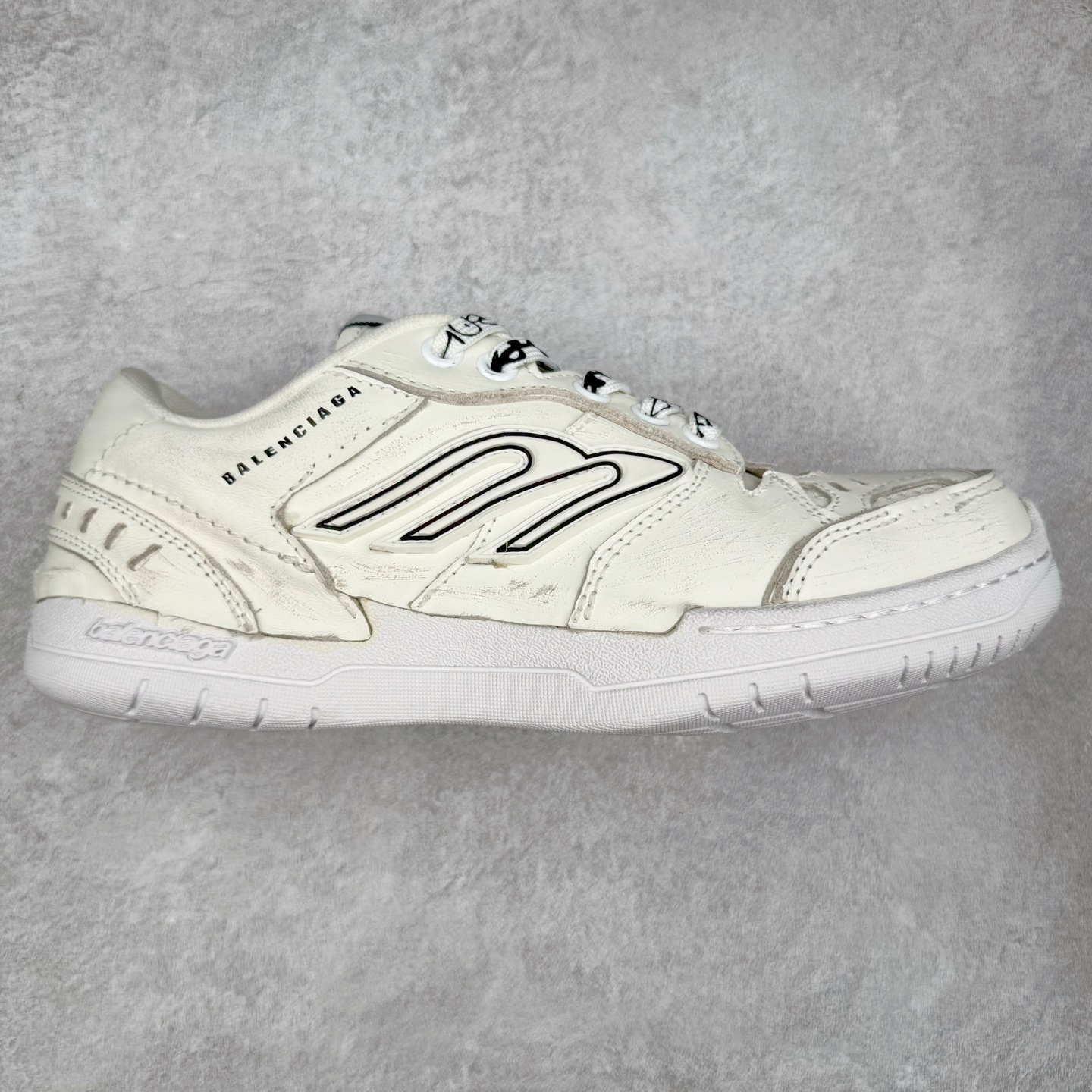 Balenciaga 巴黎世家 Hamptons 手工做旧款 牛皮革 复古圆头系带低帮休闲鞋 官方原配套鞋盒 防尘纸配套齐全 尺码:35 36 37 38 39 40 41 42 43 44 45-选品中心