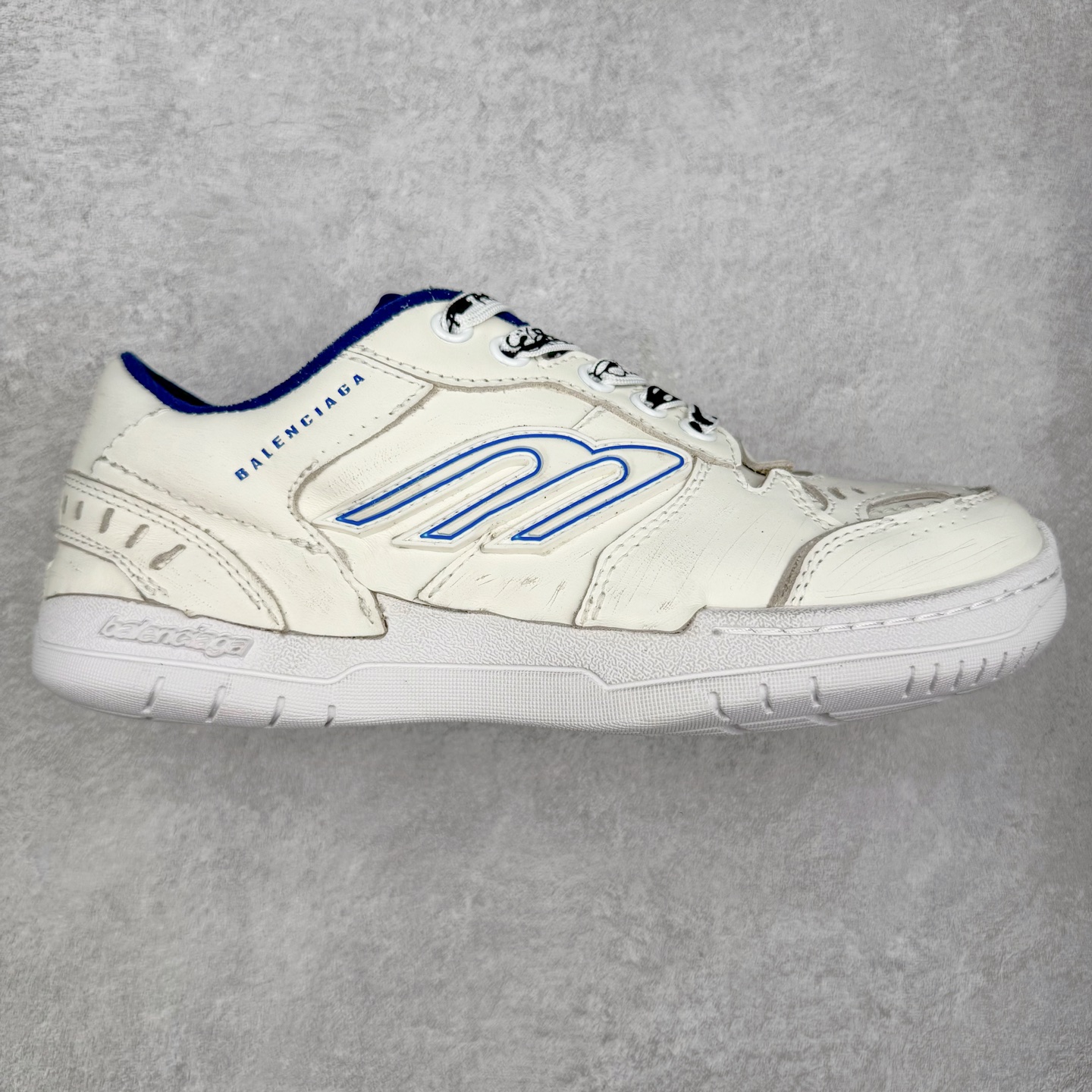 Balenciaga 巴黎世家 Hamptons 手工做旧款 牛皮革 复古圆头系带低帮休闲鞋 官方原配套鞋盒 防尘纸配套齐全 尺码：35 36 37 38 39 40 41 42 43 44 45-选品中心