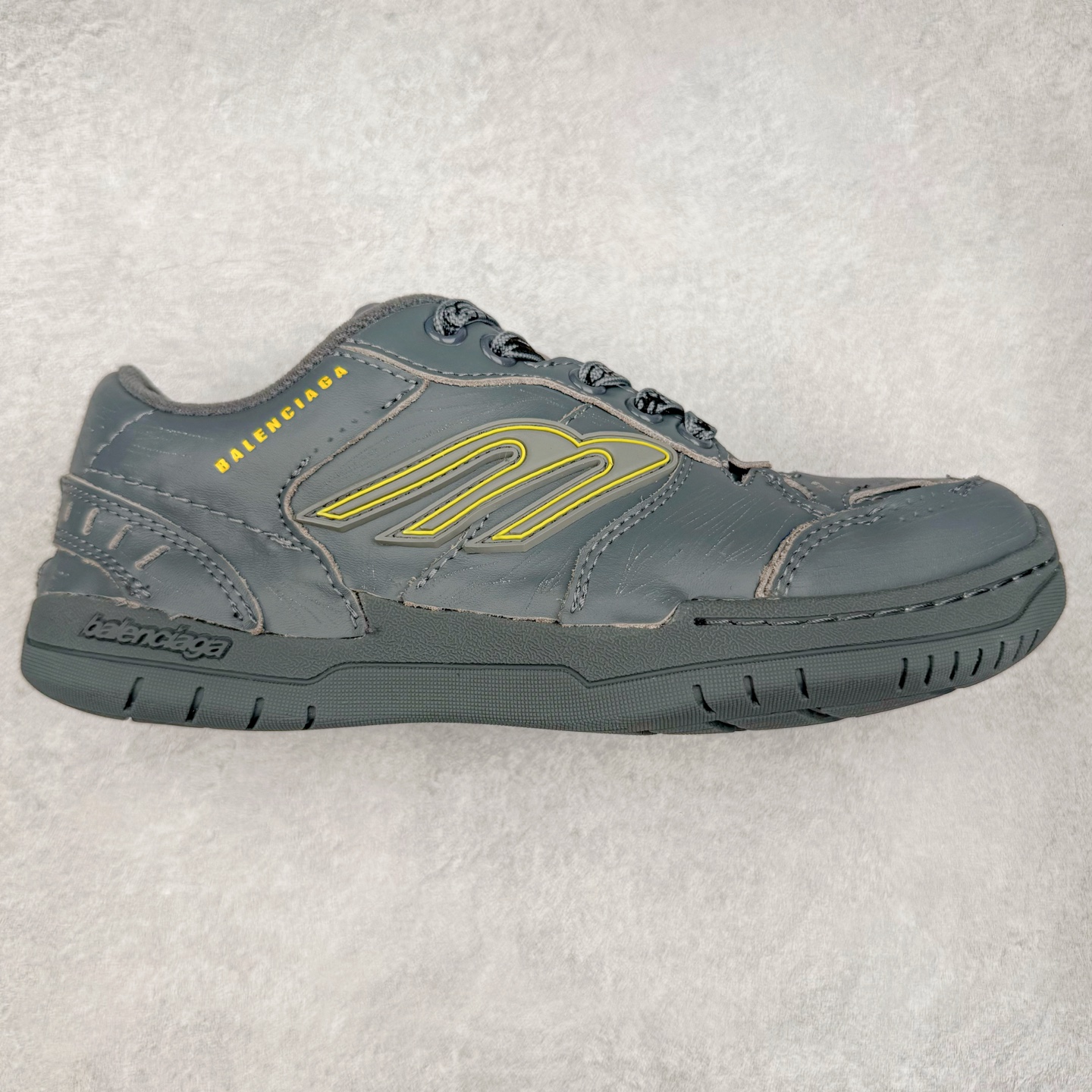 Balenciaga 巴黎世家 Hamptons 手工做旧款 牛皮革 复古圆头系带低帮休闲鞋 官方原配套鞋盒 防尘纸配套齐全 尺码:35 36 37 38 39 40 41 42 43 44 45-选品中心