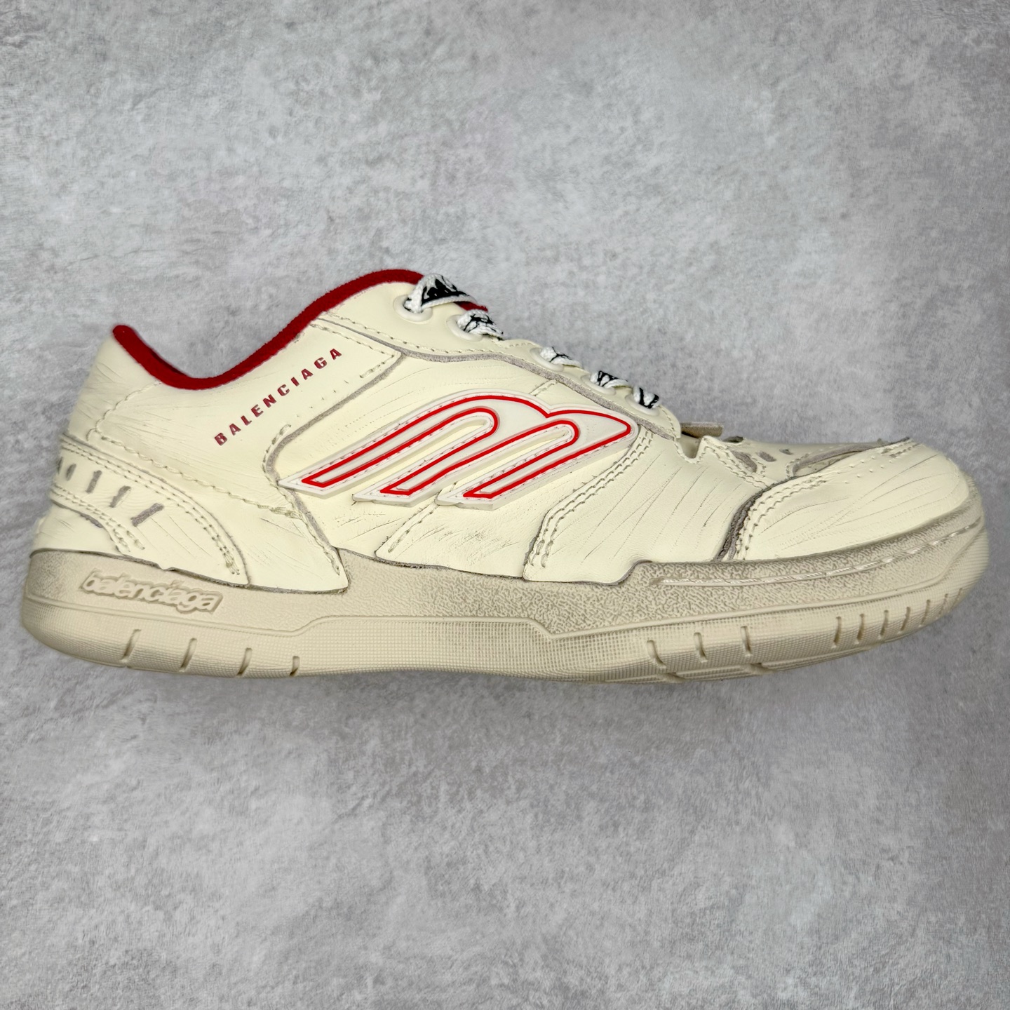 Balenciaga 巴黎世家 Hamptons 手工做旧款 牛皮革 复古圆头系带低帮休闲鞋 官方原配套鞋盒 防尘纸配套齐全 尺码：35 36 37 38 39 40 41 42 43 44 45-选品中心