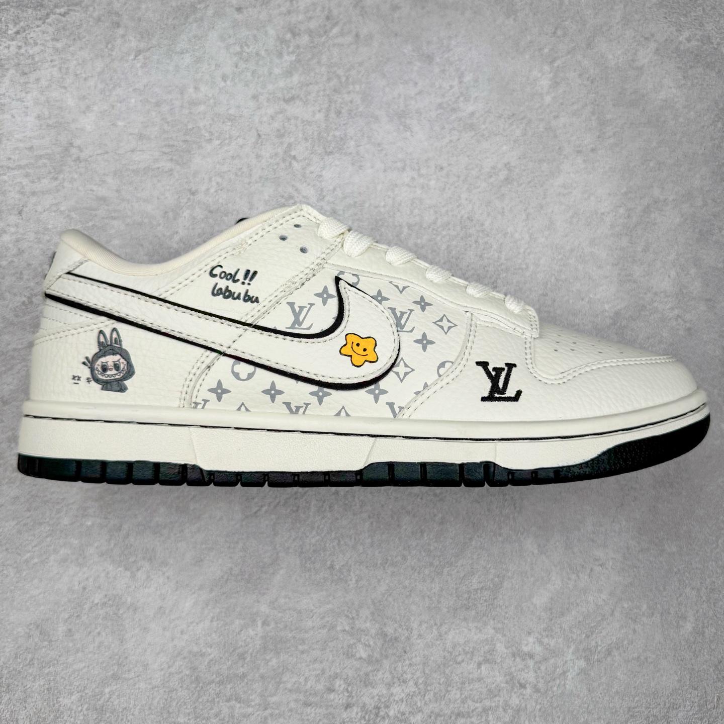 NK Dunk Low 定制配色 SC0601-455 大厂出品 极力推荐 原装头层材料 独家版型蒸餾加工帶來的是更好的视觉和脚感体验大厂纯原品质出货 清洁度 电绣工艺 皮料切割干净无任何毛边 细节完美 实拍调校N版已经零色差零失真 百分百还原实物色彩所见即所得 不存在货不对板色差等低级问题 选购参考实物拍摄 不混卖不参货 只用心做好货严格选品 承诺混一赔十 尺码：36 36.5 37.5 38 38.5 39 40 40.5 41 42 42.5 43 44 44.5 45-选品中心