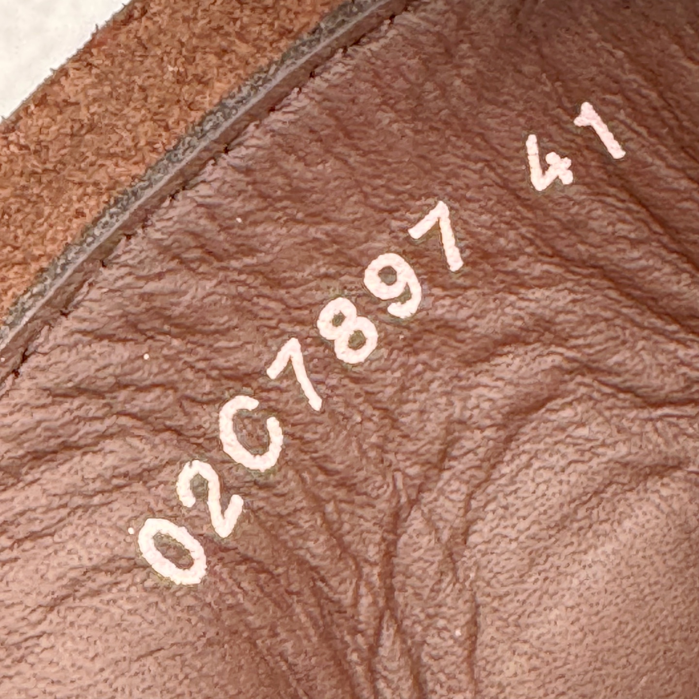 图片[12]-＃DG纯原 Rick Owens Drkshdw 瑞克·欧文斯低帮皮面时尚运动板鞋 棕色 二级市场已经7K以上 平台客户随意卖四位数 RO广东原厂出品 纯原天花板 原版一比一复刻 冲正绝不翻车 还原度达到百分之98以上 原楦开发纸版版型 ZP拆解原版1：1复模裁片纸版 力求做到0错位 这样才能达到和zp一致的鞋型味道 采用进口cnc数控机床开发对版独家tpu奶香大底 区别于市场所有版本 zp同源全头层粒面小牛皮 达到和zp一致手感 原厂进口细纹布 万邦订购原厂高弹粉红色海绵 内里搭配软质细腻羊皮 TPU高密度大底 软硬度透光度高已经测试和原版一致 尺码：36 37 38 39 40 41 42 43 44 45 46-选品中心