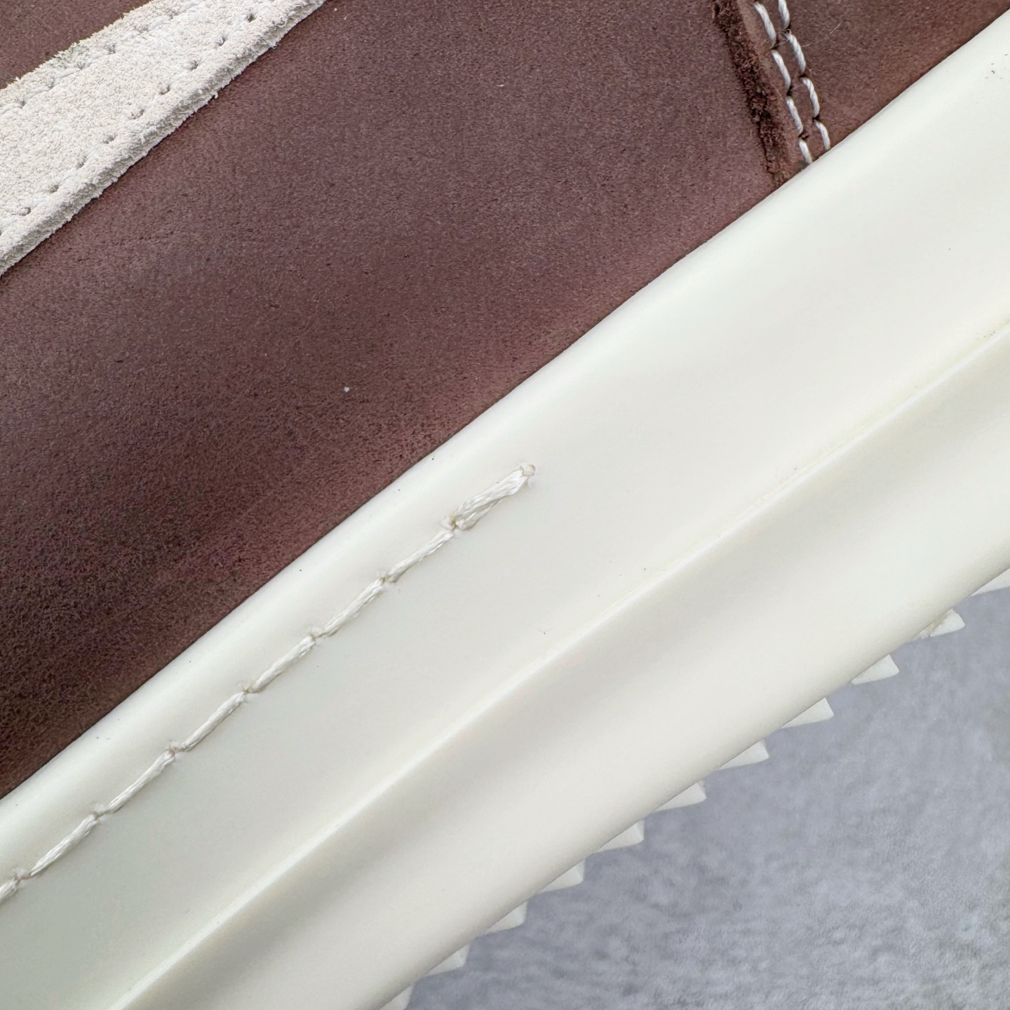 图片[14]-＃DG纯原 Rick Owens Drkshdw 瑞克·欧文斯低帮皮面时尚运动板鞋 棕色 二级市场已经7K以上 平台客户随意卖四位数 RO广东原厂出品 纯原天花板 原版一比一复刻 冲正绝不翻车 还原度达到百分之98以上 原楦开发纸版版型 ZP拆解原版1：1复模裁片纸版 力求做到0错位 这样才能达到和zp一致的鞋型味道 采用进口cnc数控机床开发对版独家tpu奶香大底 区别于市场所有版本 zp同源全头层粒面小牛皮 达到和zp一致手感 原厂进口细纹布 万邦订购原厂高弹粉红色海绵 内里搭配软质细腻羊皮 TPU高密度大底 软硬度透光度高已经测试和原版一致 尺码：36 37 38 39 40 41 42 43 44 45 46-选品中心