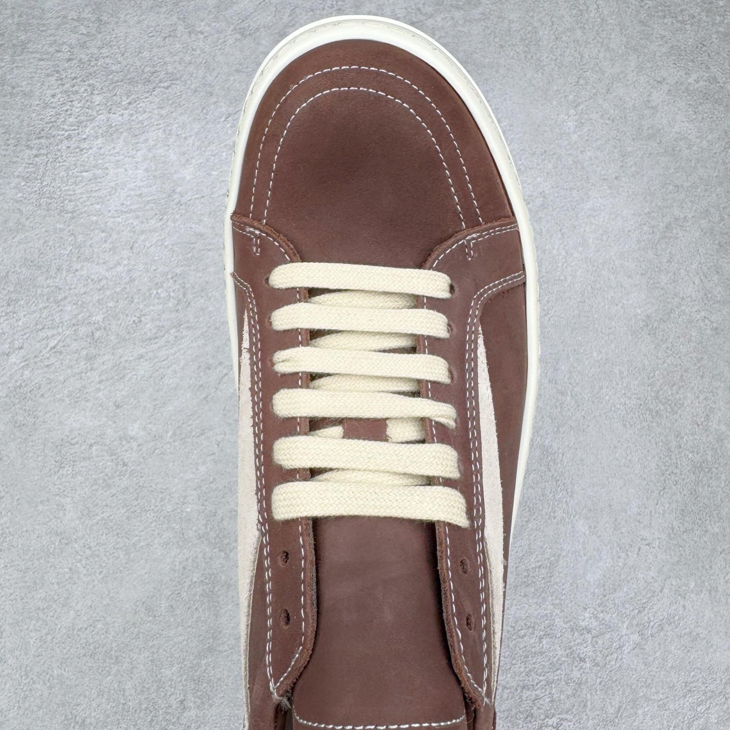 图片[4]-＃DG纯原 Rick Owens Drkshdw 瑞克·欧文斯低帮皮面时尚运动板鞋 棕色 二级市场已经7K以上 平台客户随意卖四位数 RO广东原厂出品 纯原天花板 原版一比一复刻 冲正绝不翻车 还原度达到百分之98以上 原楦开发纸版版型 ZP拆解原版1：1复模裁片纸版 力求做到0错位 这样才能达到和zp一致的鞋型味道 采用进口cnc数控机床开发对版独家tpu奶香大底 区别于市场所有版本 zp同源全头层粒面小牛皮 达到和zp一致手感 原厂进口细纹布 万邦订购原厂高弹粉红色海绵 内里搭配软质细腻羊皮 TPU高密度大底 软硬度透光度高已经测试和原版一致 尺码：36 37 38 39 40 41 42 43 44 45 46-选品中心