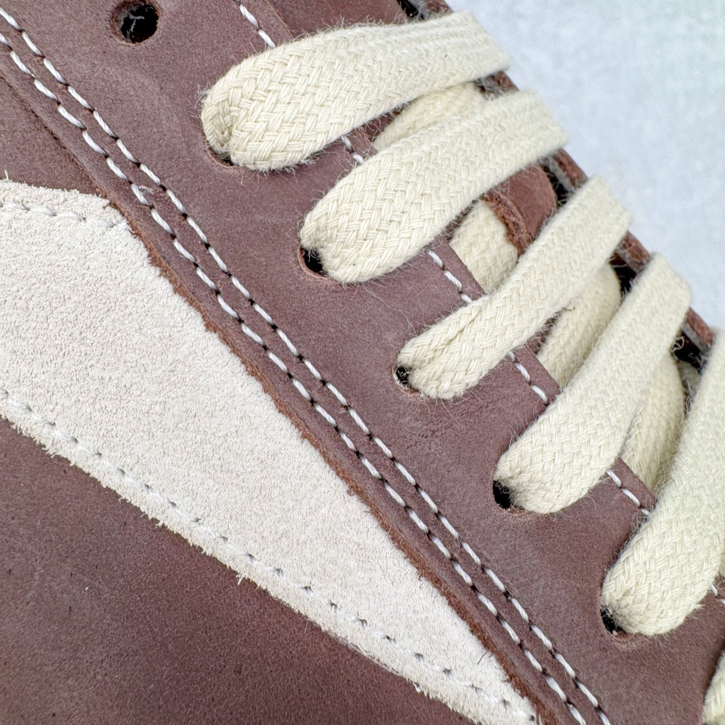 图片[18]-＃DG纯原 Rick Owens Drkshdw 瑞克·欧文斯低帮皮面时尚运动板鞋 棕色 二级市场已经7K以上 平台客户随意卖四位数 RO广东原厂出品 纯原天花板 原版一比一复刻 冲正绝不翻车 还原度达到百分之98以上 原楦开发纸版版型 ZP拆解原版1：1复模裁片纸版 力求做到0错位 这样才能达到和zp一致的鞋型味道 采用进口cnc数控机床开发对版独家tpu奶香大底 区别于市场所有版本 zp同源全头层粒面小牛皮 达到和zp一致手感 原厂进口细纹布 万邦订购原厂高弹粉红色海绵 内里搭配软质细腻羊皮 TPU高密度大底 软硬度透光度高已经测试和原版一致 尺码：36 37 38 39 40 41 42 43 44 45 46-选品中心