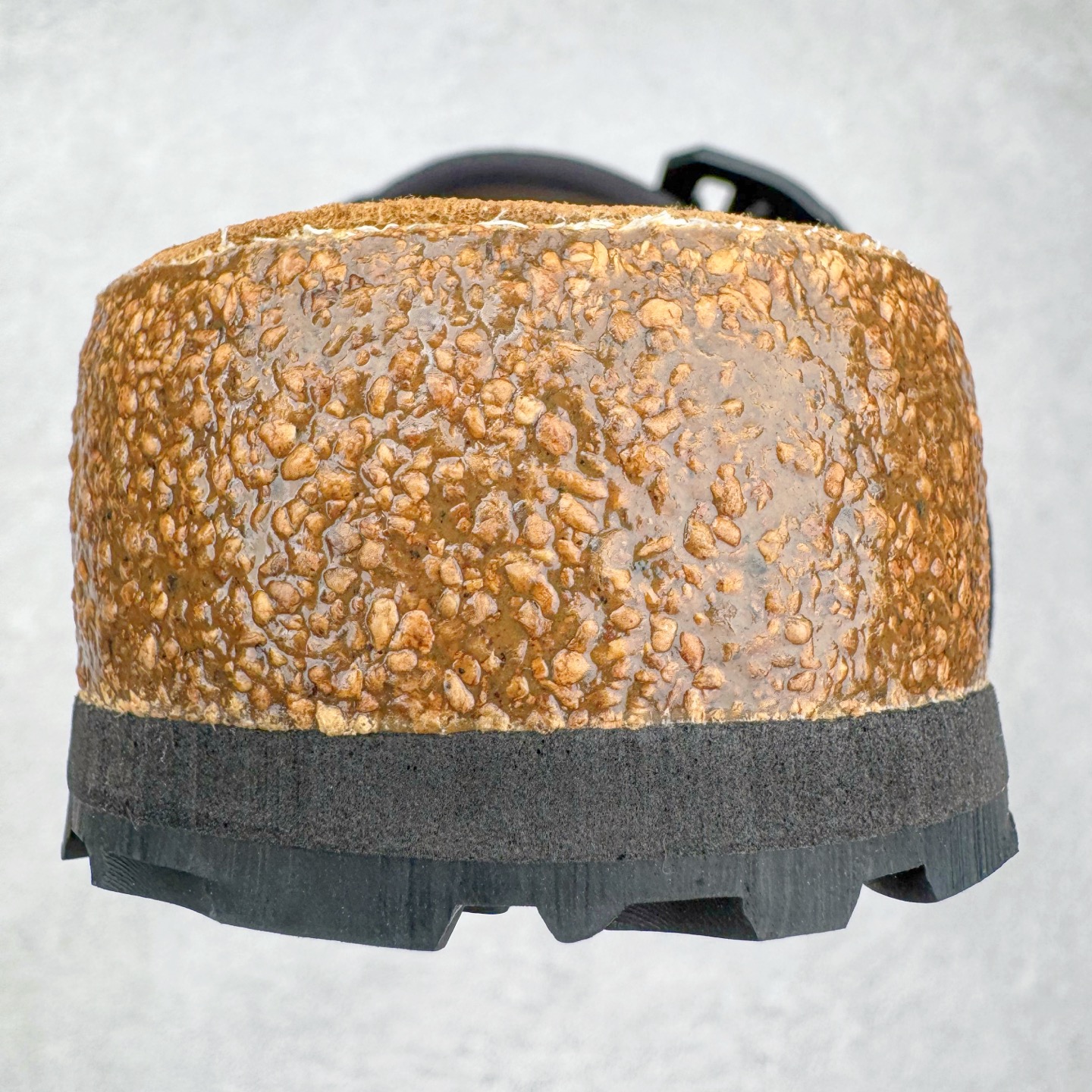 图片[8]-＃GD广顶 Birkenstock Boston Nova 勃肯时尚气质橡胶底防滑包头拖鞋 黑色 常规版（宽版）牛皮绒面革质地柔软 搭配可调节鞋扣提升穿着舒适度 人体工学设计分散脚部压力 保护脚踝 软木乳胶鞋床具有一定的收缩性 长时间穿着后能贴合脚型 EVA鞋底回弹性和抗张性力高 具有良好的防震、缓冲性 四季皆宜 柔软的鞋床采用额外的泡沫缓冲层 提供额外的舒适感和全天支撑 全网独家首发 源于德国的严谨工艺 牛巴戎面 中层松木 EVA 三层组合大底 优质牛皮面料五金扣 出口订单 尺码：35-45-选品中心