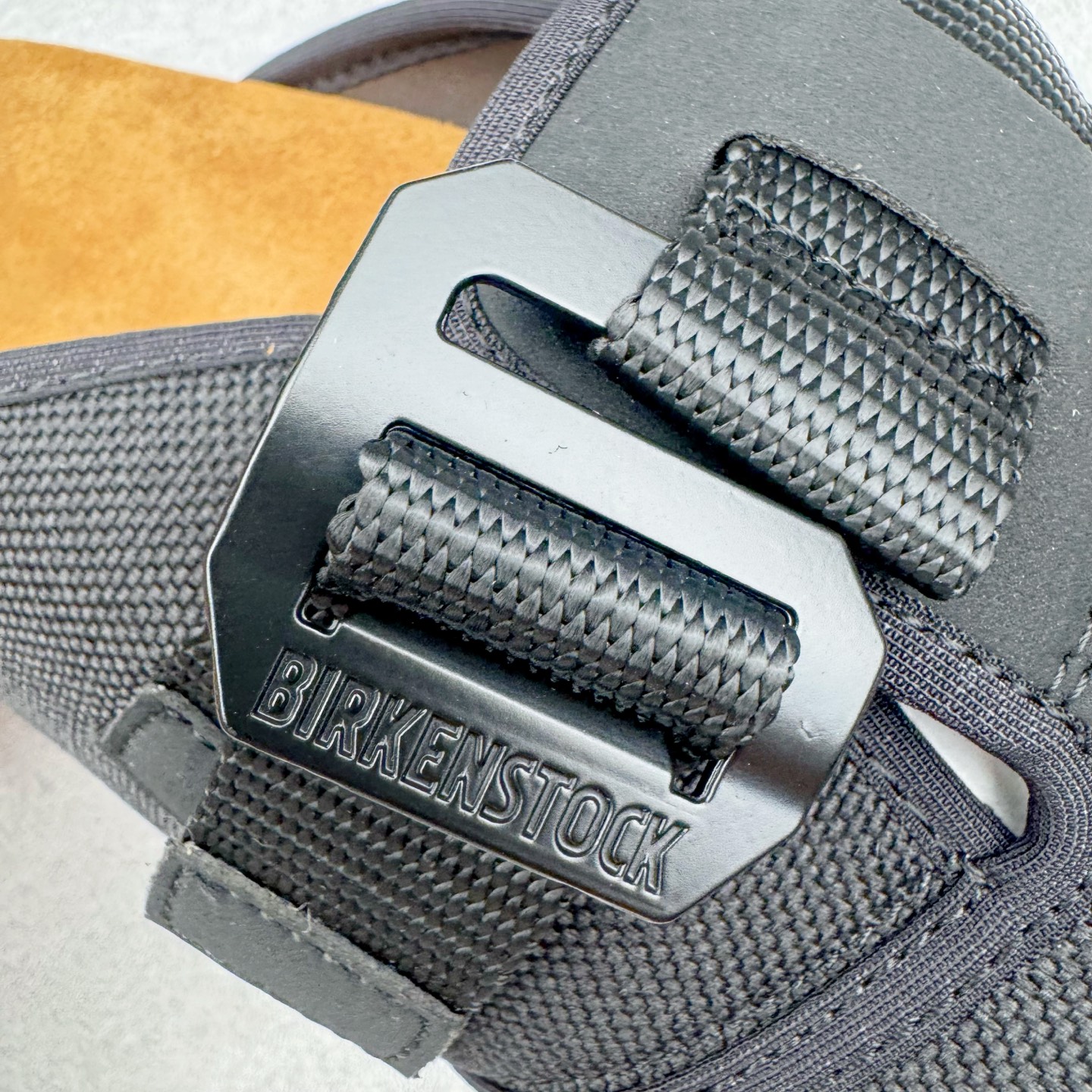 图片[12]-＃GD广顶 Birkenstock Boston Nova 勃肯时尚气质橡胶底防滑包头拖鞋 黑色 常规版（宽版）牛皮绒面革质地柔软 搭配可调节鞋扣提升穿着舒适度 人体工学设计分散脚部压力 保护脚踝 软木乳胶鞋床具有一定的收缩性 长时间穿着后能贴合脚型 EVA鞋底回弹性和抗张性力高 具有良好的防震、缓冲性 四季皆宜 柔软的鞋床采用额外的泡沫缓冲层 提供额外的舒适感和全天支撑 全网独家首发 源于德国的严谨工艺 牛巴戎面 中层松木 EVA 三层组合大底 优质牛皮面料五金扣 出口订单 尺码：35-45-选品中心