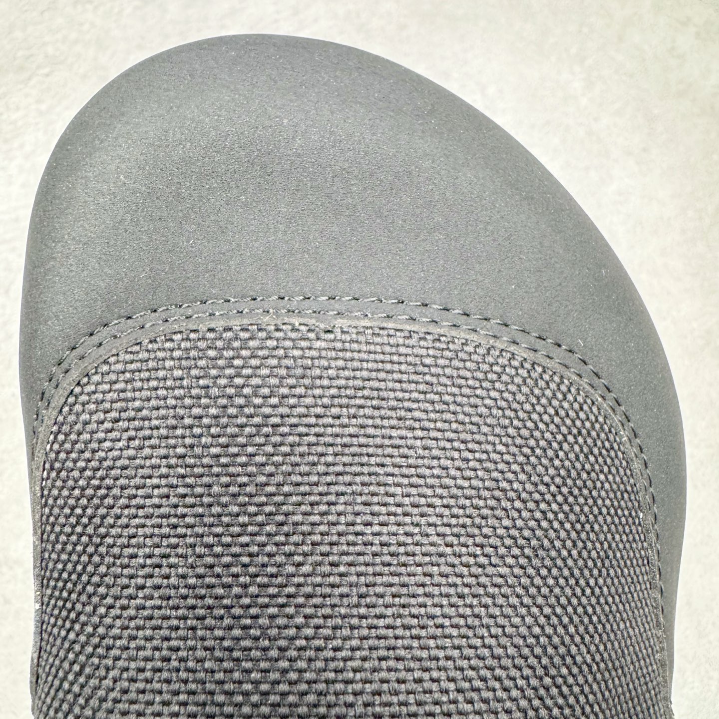 图片[11]-＃GD广顶 Birkenstock Boston Nova 勃肯时尚气质橡胶底防滑包头拖鞋 黑色 常规版（宽版）牛皮绒面革质地柔软 搭配可调节鞋扣提升穿着舒适度 人体工学设计分散脚部压力 保护脚踝 软木乳胶鞋床具有一定的收缩性 长时间穿着后能贴合脚型 EVA鞋底回弹性和抗张性力高 具有良好的防震、缓冲性 四季皆宜 柔软的鞋床采用额外的泡沫缓冲层 提供额外的舒适感和全天支撑 全网独家首发 源于德国的严谨工艺 牛巴戎面 中层松木 EVA 三层组合大底 优质牛皮面料五金扣 出口订单 尺码：35-45-选品中心