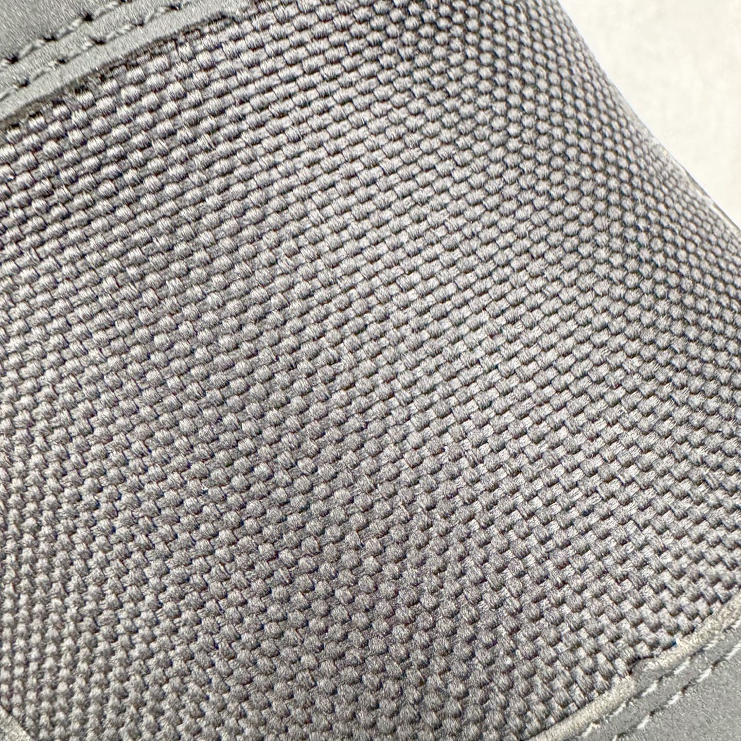 图片[17]-＃GD广顶 Birkenstock Boston Nova 勃肯时尚气质橡胶底防滑包头拖鞋 黑色 常规版（宽版）牛皮绒面革质地柔软 搭配可调节鞋扣提升穿着舒适度 人体工学设计分散脚部压力 保护脚踝 软木乳胶鞋床具有一定的收缩性 长时间穿着后能贴合脚型 EVA鞋底回弹性和抗张性力高 具有良好的防震、缓冲性 四季皆宜 柔软的鞋床采用额外的泡沫缓冲层 提供额外的舒适感和全天支撑 全网独家首发 源于德国的严谨工艺 牛巴戎面 中层松木 EVA 三层组合大底 优质牛皮面料五金扣 出口订单 尺码：35-45-选品中心