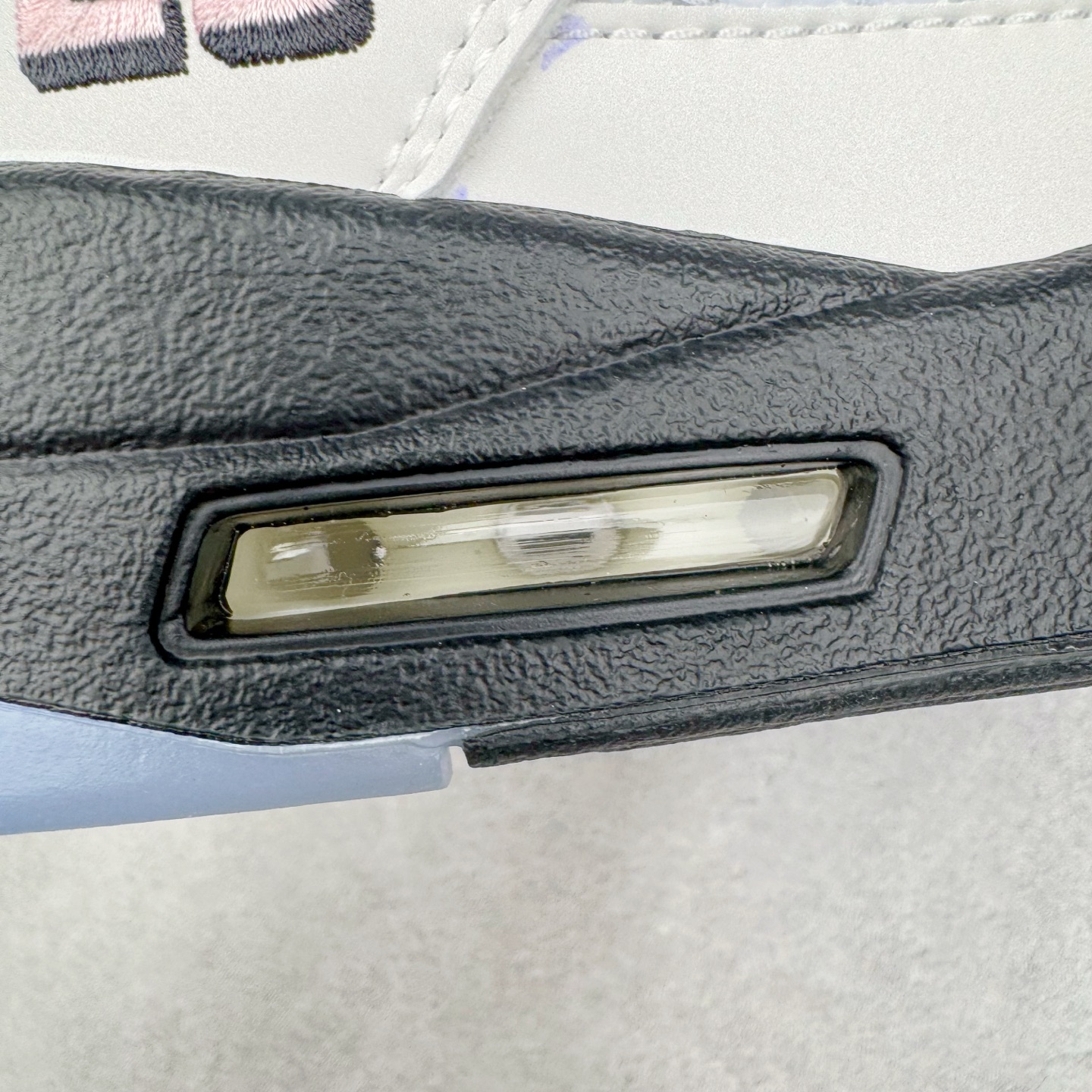 图片[18]-＃PK纯原 Air Jordan AJ5 OG 35周年 3M反光白粉黑 HQ7978-102 SZ原厂全套原楦原纸板磨具开发 原厂皮料加持 原厂港宝加持定型后跟R度完美 同源原厂电绣 飞人针数密度立体效果一致 原厂拉帮手法 原厂配置纸衬高频鞋盒 原厂指令配双鞋带 原厂TPU网格鞋带扣 超高鞋面清洁度 最高QC检验标准 控制溢胶瑕疵 到手可放心比对发售原鞋 上脚百分百充正驾驭 尺码：40 40.5 41 42 42.5 43 44 44.5 45 46 47.5-选品中心