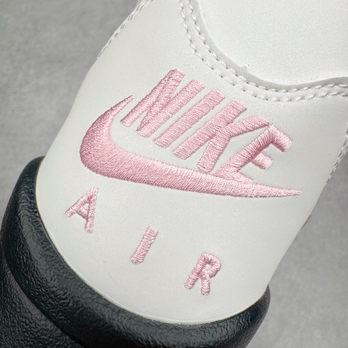 图片[16]-＃PK纯原 Air Jordan AJ5 OG 35周年 3M反光白粉黑 HQ7978-102 SZ原厂全套原楦原纸板磨具开发 原厂皮料加持 原厂港宝加持定型后跟R度完美 同源原厂电绣 飞人针数密度立体效果一致 原厂拉帮手法 原厂配置纸衬高频鞋盒 原厂指令配双鞋带 原厂TPU网格鞋带扣 超高鞋面清洁度 最高QC检验标准 控制溢胶瑕疵 到手可放心比对发售原鞋 上脚百分百充正驾驭 尺码：40 40.5 41 42 42.5 43 44 44.5 45 46 47.5-选品中心