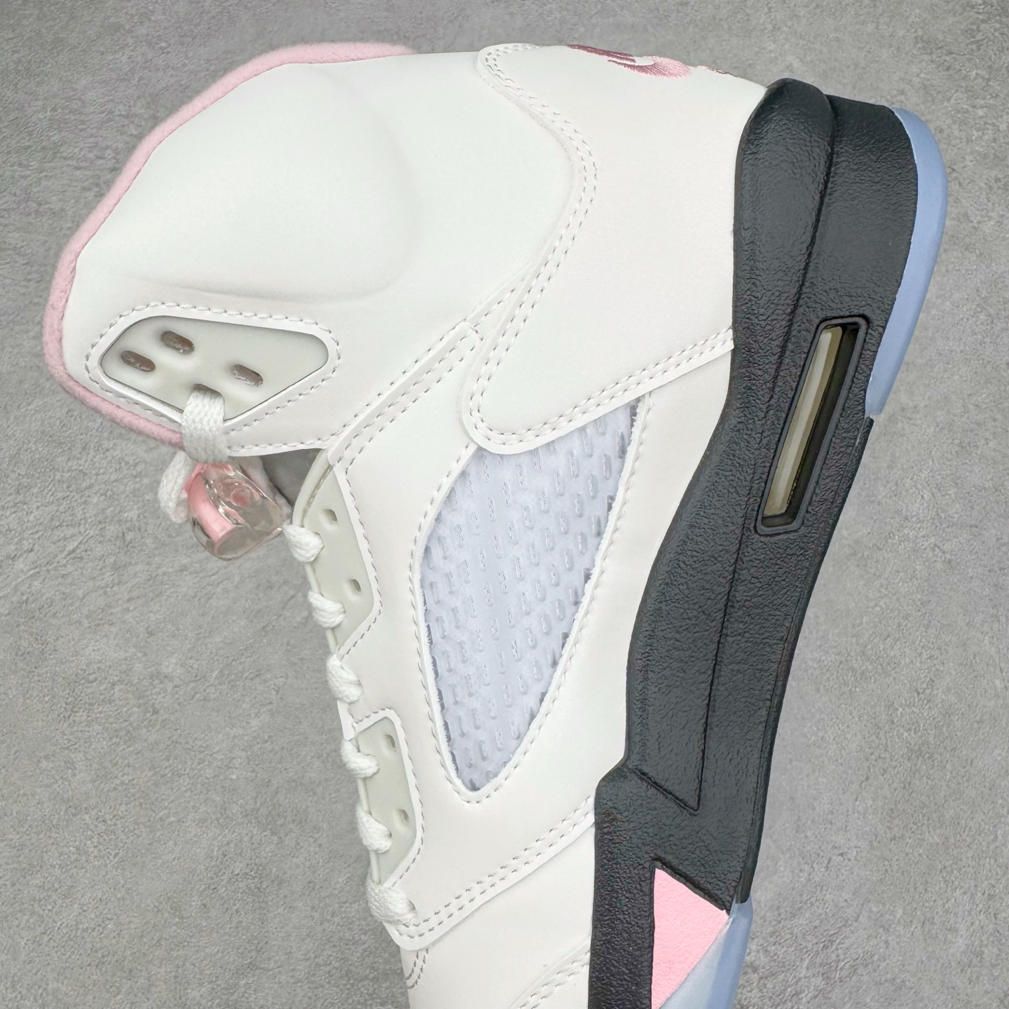 图片[7]-＃PK纯原 Air Jordan AJ5 OG 35周年 3M反光白粉黑 HQ7978-102 SZ原厂全套原楦原纸板磨具开发 原厂皮料加持 原厂港宝加持定型后跟R度完美 同源原厂电绣 飞人针数密度立体效果一致 原厂拉帮手法 原厂配置纸衬高频鞋盒 原厂指令配双鞋带 原厂TPU网格鞋带扣 超高鞋面清洁度 最高QC检验标准 控制溢胶瑕疵 到手可放心比对发售原鞋 上脚百分百充正驾驭 尺码：40 40.5 41 42 42.5 43 44 44.5 45 46 47.5-选品中心