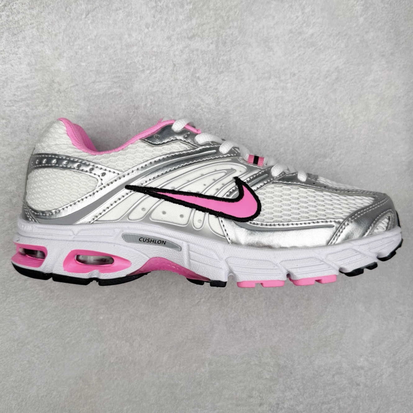 NK Air Max Moto 2K 舒适百搭耐磨 低帮跑步鞋 HQ2056-01 实拍调校N版已经零色差零失真 百分百还原实物色彩所见即所得 不存在货不对板色差等低级问题 选购参考实物拍摄 不混卖不参货 只用心做好货严格选品 承诺混一赔十 尺码：36 36.5 37.5 38 38.5 39 40 40.5 41 42 42.5 43 44 44.5 45-选品中心