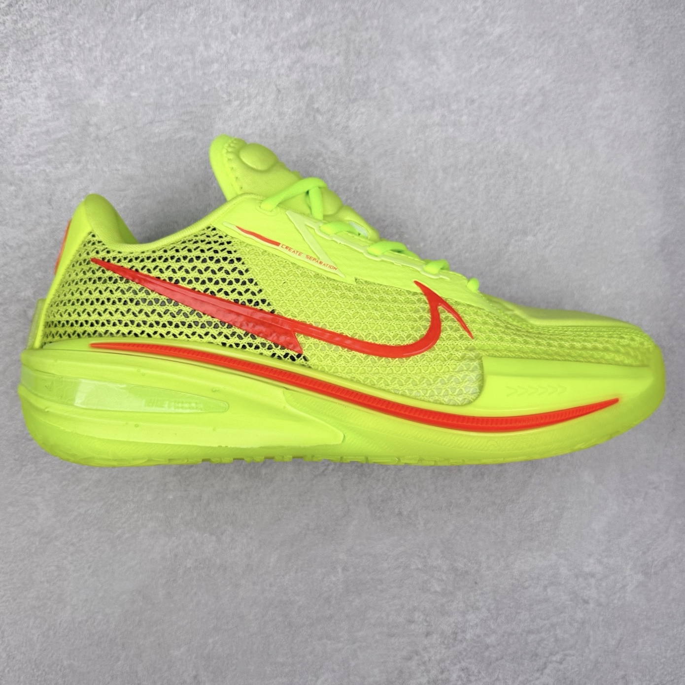 NK AIR ZOOM G.T. CUT 实战篮球鞋 IM2130-700 鞋身整体以多色拼接为主 全掌REACT+ZOOM STROBEL+后跟ZOOM 离地面更近的设计提供更快的反应速度 轻质双层网质鞋面 鞋面部分区域加强提供更好的控制力 低密度材料制成的鞋舌轻质舒适 后跟处分别配有“GT”字样和全新的鞋款系列Logo 男女鞋 尺码：36 36.5 37.5 38 38.5 39 40 40.5 41 42 42.5 43 44 44.5 45 46-选品中心