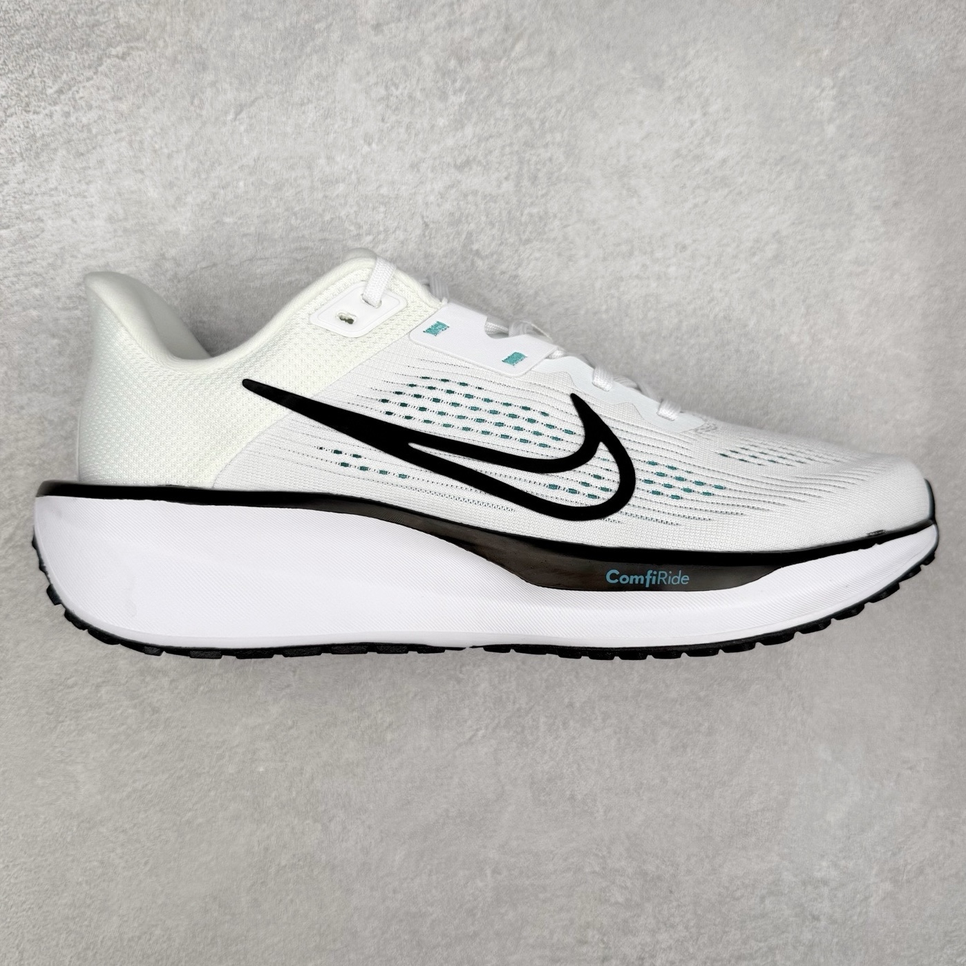 ＃TG纯原 NK Quest 6 极致六代网面透气休闲跑步鞋 FD6033-105 简约高科技设计采用多层材料 为双足带来凉爽感受和稳固体验时尚鞋面搭配中足包覆设计 提供稳固贴合感 一层网眼布材质 在跑步期间为你带来轻盈透气性能 同时展现利落外观 加高叠层设计 为每一步带来柔软缓震性能 具备出色抓地力与耐穿着性 舒适感出众 货号：DD0204-301 尺码：36 36.5 37.5 38 38.5 39 40 40.5 41 42 42.5 43 44 44.5 45-选品中心