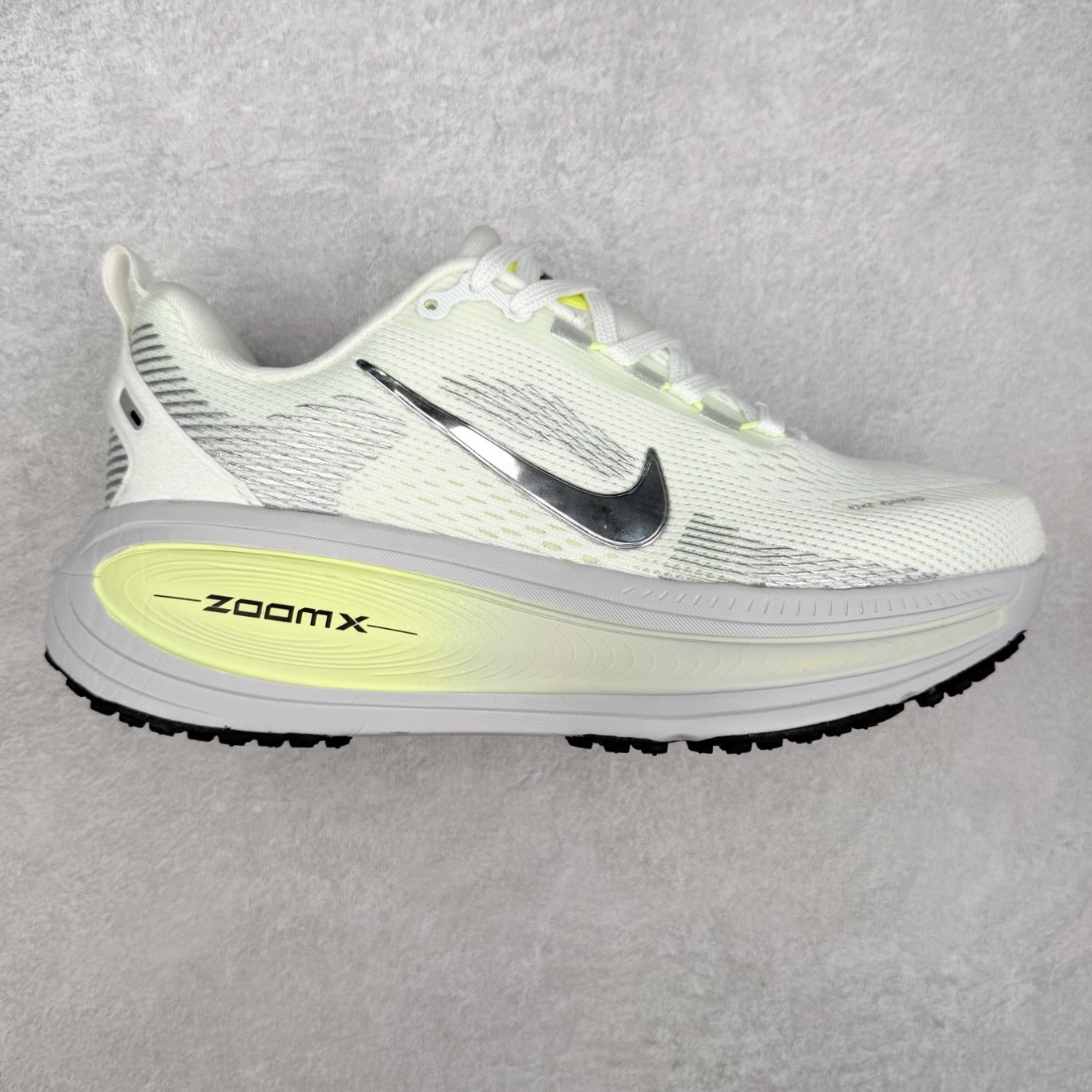 NK Vomero Plus 时尚舒适 网布防滑耐磨 低帮跑步鞋 HM6804-107 实拍调校N版已经零色差零失真 百分百还原实物色彩所见即所得 不存在货不对板色差等低级问题 选购参考实物拍摄 不混卖不参货 只用心做好货严格选品 承诺混一赔十 尺码:36 36.5 37.5 38 38.5 39 40 40.5 41 42 42.5 43 44 44.5 45-选品中心