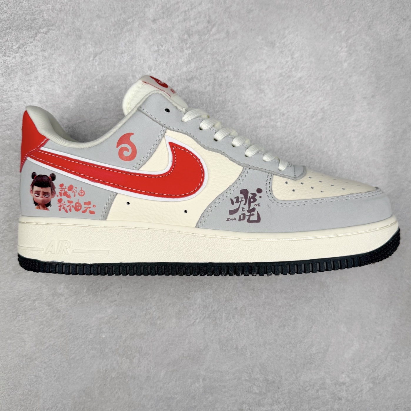 ＃福利特价 NK Air Force 1´07 Low 空军一号低帮百搭休闲运动板鞋 柔软、弹性十足的缓震性能和出色的中底设计 横跨复古与现代的外型结合 造就出风靡全球 三十多年的Force 1 直到今天还深受青睐 实拍调校N版已经零色差零失真 百分百还原实物色彩所见即所得 不存在货不对板色差等低级问题 选购参考实物拍摄 不混卖不参货 只用心做好货严格选品 承诺混一赔十 尺码：36 36.5 37.5 38 38.5 39 40 40.5 41 42 42.5 43 44 44.5 45-选品中心