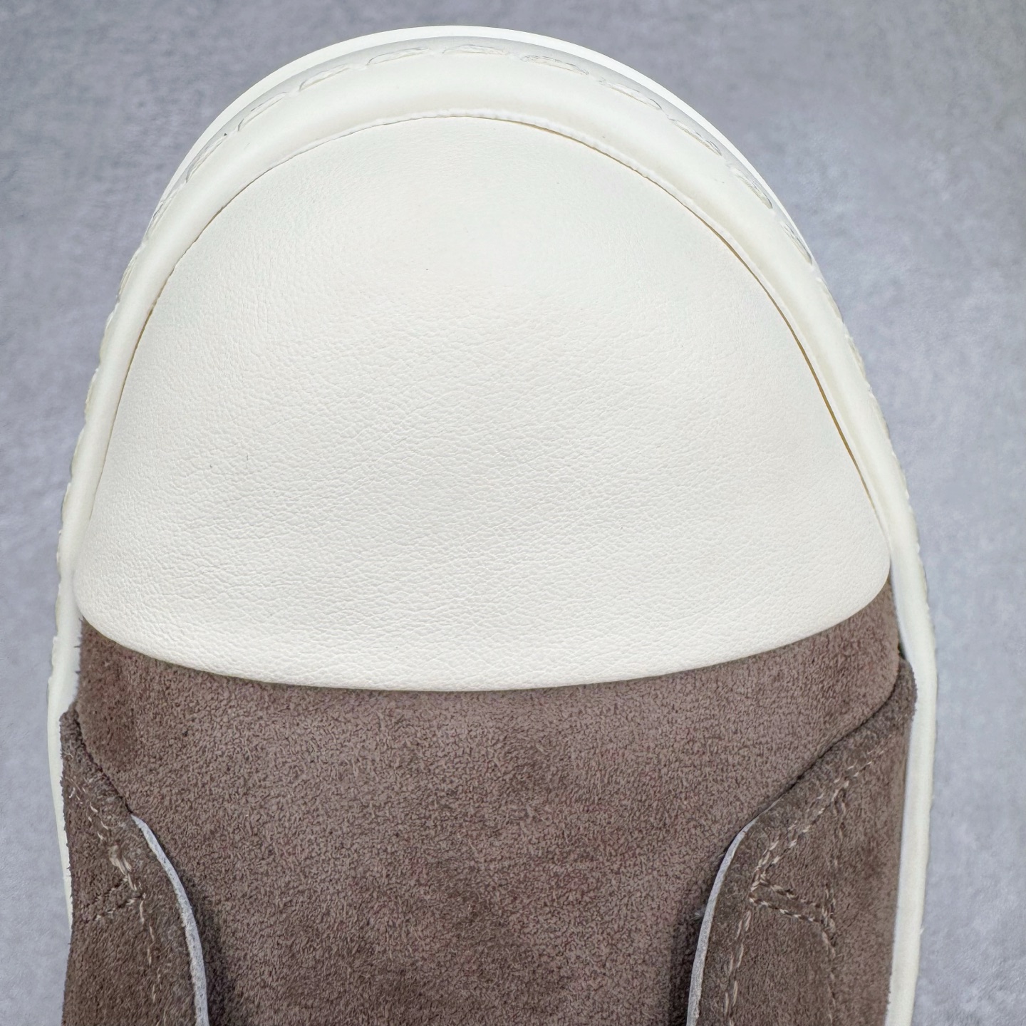 图片[17]-＃DG纯原 Rick Owens Drkshdw 瑞克·欧文斯低帮皮面时尚运动板鞋 棕色 二级市场已经7K以上 平台客户随意卖四位数 RO广东原厂出品 纯原天花板 原版一比一复刻 冲正绝不翻车 还原度达到百分之98以上 原楦开发纸版版型 ZP拆解原版1：1复模裁片纸版 力求做到0错位 这样才能达到和zp一致的鞋型味道 采用进口cnc数控机床开发对版独家tpu奶香大底 区别于市场所有版本 zp同源全头层粒面小牛皮 达到和zp一致手感 原厂进口细纹布 万邦订购原厂高弹粉红色海绵 内里搭配软质细腻羊皮 TPU高密度大底 软硬度透光度高已经测试和原版一致 尺码：36 37 38 39 40 41 42 43 44 45 46-选品中心