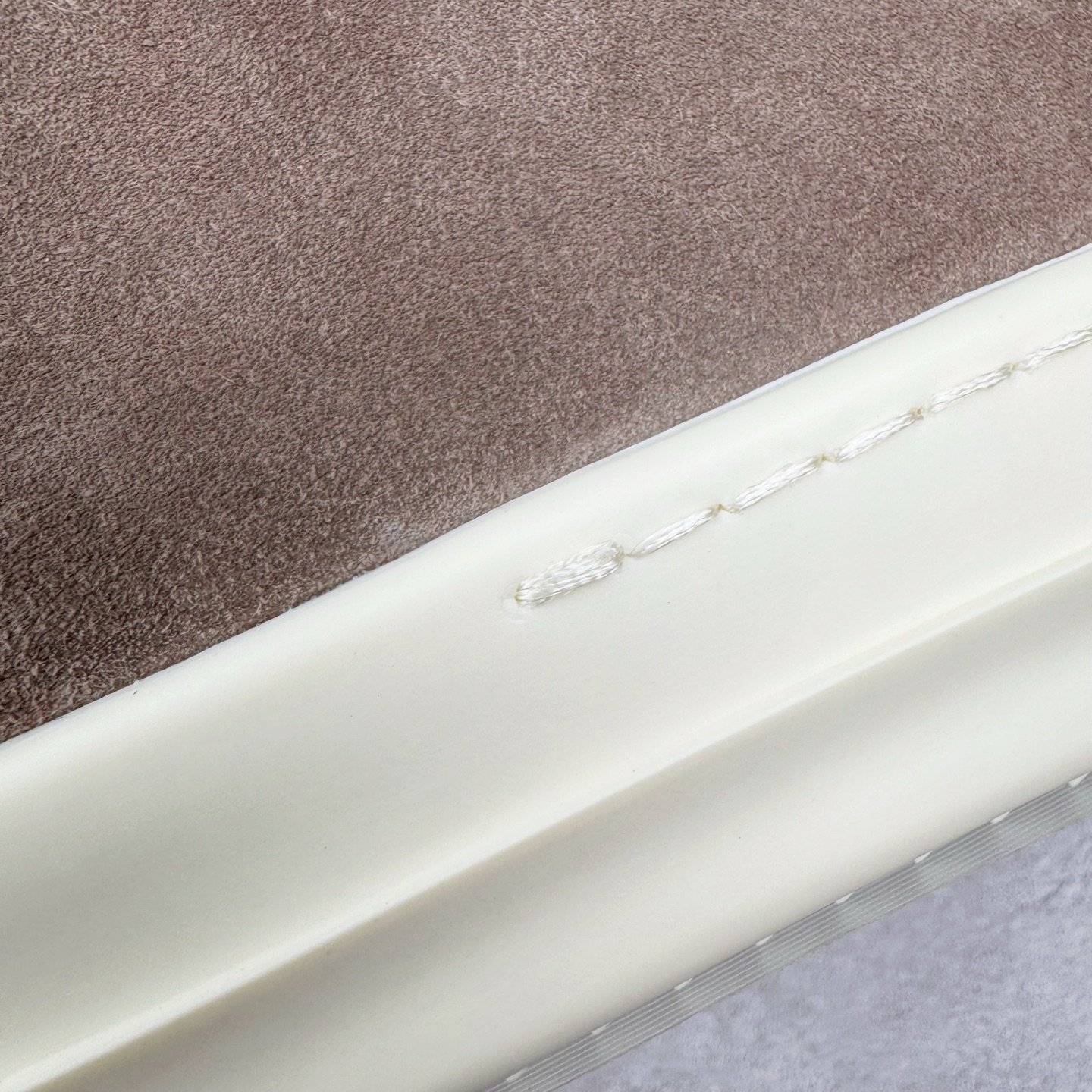 图片[15]-＃DG纯原 Rick Owens Drkshdw 瑞克·欧文斯低帮皮面时尚运动板鞋 棕色 二级市场已经7K以上 平台客户随意卖四位数 RO广东原厂出品 纯原天花板 原版一比一复刻 冲正绝不翻车 还原度达到百分之98以上 原楦开发纸版版型 ZP拆解原版1：1复模裁片纸版 力求做到0错位 这样才能达到和zp一致的鞋型味道 采用进口cnc数控机床开发对版独家tpu奶香大底 区别于市场所有版本 zp同源全头层粒面小牛皮 达到和zp一致手感 原厂进口细纹布 万邦订购原厂高弹粉红色海绵 内里搭配软质细腻羊皮 TPU高密度大底 软硬度透光度高已经测试和原版一致 尺码：36 37 38 39 40 41 42 43 44 45 46-选品中心