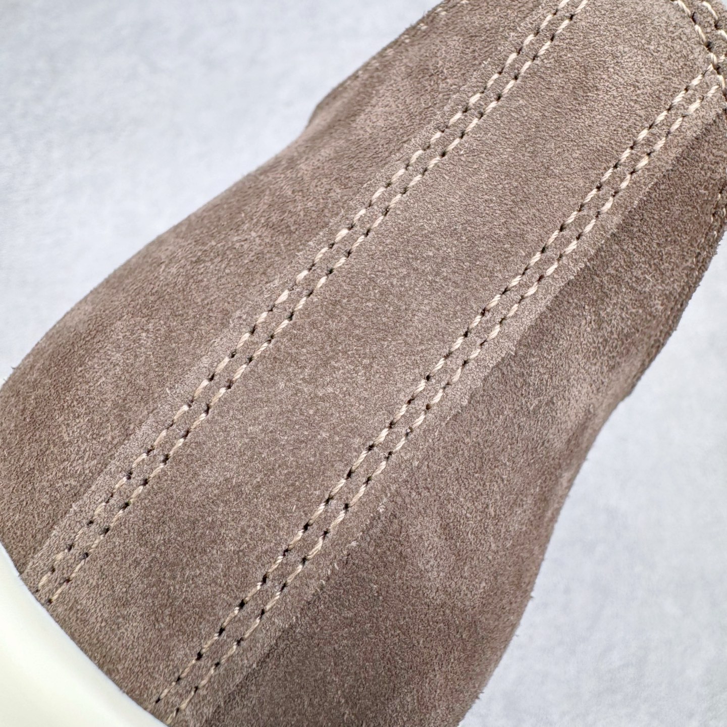 图片[18]-＃DG纯原 Rick Owens Drkshdw 瑞克·欧文斯低帮皮面时尚运动板鞋 棕色 二级市场已经7K以上 平台客户随意卖四位数 RO广东原厂出品 纯原天花板 原版一比一复刻 冲正绝不翻车 还原度达到百分之98以上 原楦开发纸版版型 ZP拆解原版1：1复模裁片纸版 力求做到0错位 这样才能达到和zp一致的鞋型味道 采用进口cnc数控机床开发对版独家tpu奶香大底 区别于市场所有版本 zp同源全头层粒面小牛皮 达到和zp一致手感 原厂进口细纹布 万邦订购原厂高弹粉红色海绵 内里搭配软质细腻羊皮 TPU高密度大底 软硬度透光度高已经测试和原版一致 尺码：36 37 38 39 40 41 42 43 44 45 46-选品中心