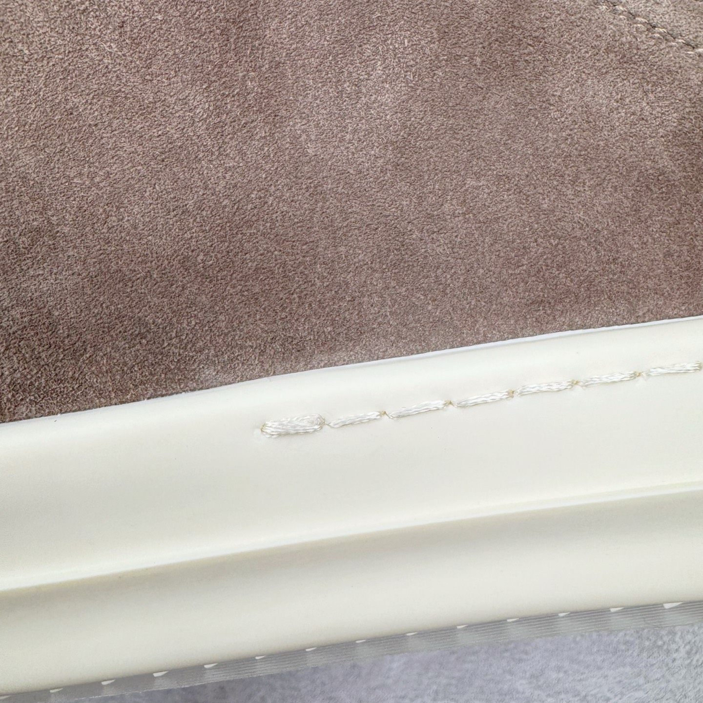 图片[21]-＃DG纯原 Rick Owens Drkshdw 瑞克·欧文斯低帮皮面时尚运动板鞋 棕色 二级市场已经7K以上 平台客户随意卖四位数 RO广东原厂出品 纯原天花板 原版一比一复刻 冲正绝不翻车 还原度达到百分之98以上 原楦开发纸版版型 ZP拆解原版1：1复模裁片纸版 力求做到0错位 这样才能达到和zp一致的鞋型味道 采用进口cnc数控机床开发对版独家tpu奶香大底 区别于市场所有版本 zp同源全头层粒面小牛皮 达到和zp一致手感 原厂进口细纹布 万邦订购原厂高弹粉红色海绵 内里搭配软质细腻羊皮 TPU高密度大底 软硬度透光度高已经测试和原版一致 尺码：36 37 38 39 40 41 42 43 44 45 46-选品中心