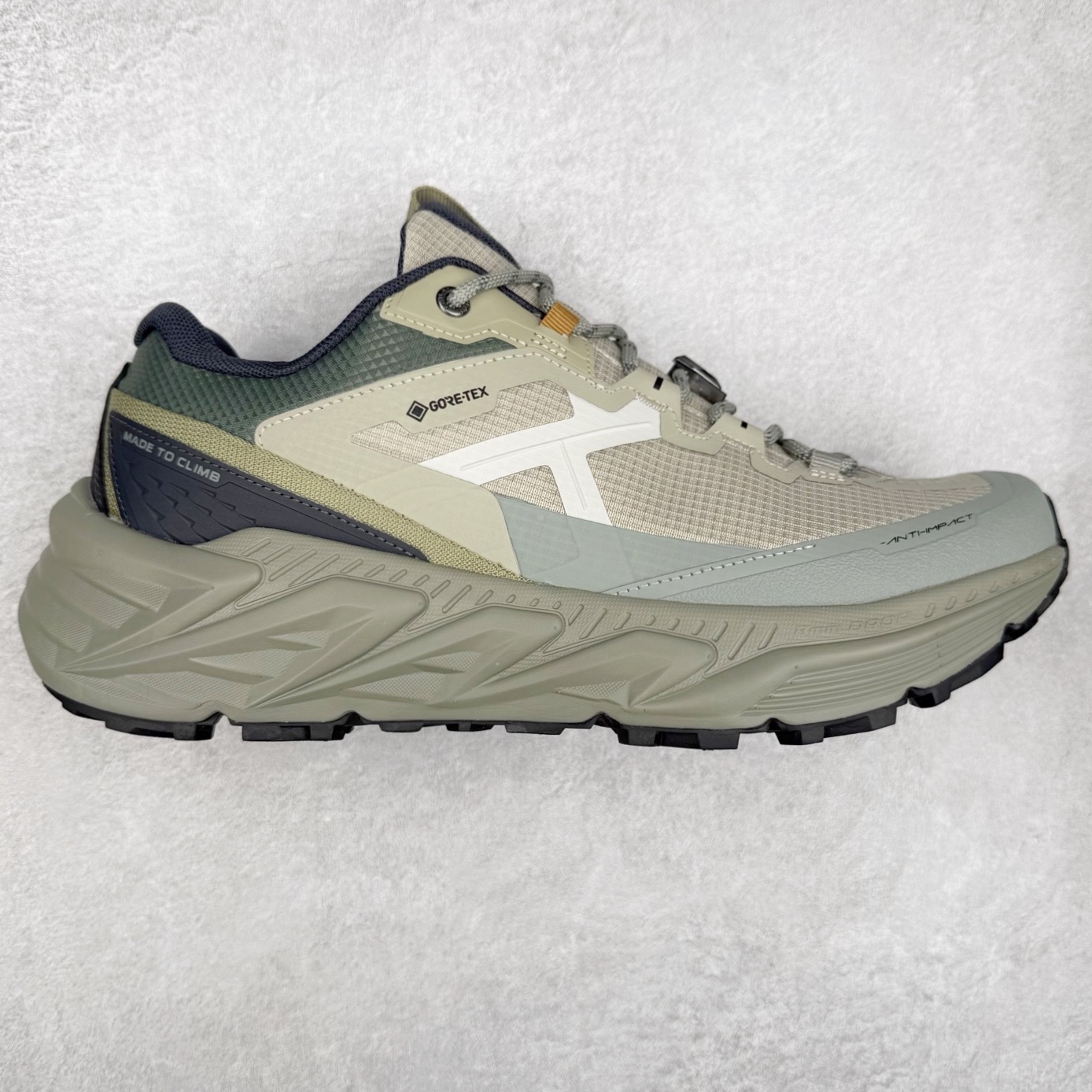 凯乐石 KAILAS 山行2代 GTX 25款舒适缓冲徒步 织物TPU减震防滑透气包裹性轻便低帮超强抓地力越野跑步鞋 KAILAS凯乐石品牌是全球三大全系攀登品牌之一，于2003年创立于中国广州，致力于为有攀登梦想的户外运动员及爱好者，研发制造功能性专业装备，满足他们在极限环境下安全舒适的需求，凯乐石专注于科技面料的开发及专业功能设计，产品线覆盖登山、攀岩、徒步、越野跑山、露营、旅行等多项户外运动，通过运动员的测试反馈，不断进化迭代，产品荣获国内外大奖71座，发明专利21个，更突破性的自主研发攀登器械，打造出中国的攀登硬实力。实拍调校N版已经零色差零失真 百分百还原实物色彩所见即所得 不存在货不对板色差等低级问题 选购参考实物拍摄 不混卖不参货 只用心做好货严格选品 承诺混一赔十 尺码：36 36.5 37.5 38 38.5 39 40 40.5 41 42 42.5 43 44 44.5 45-选品中心