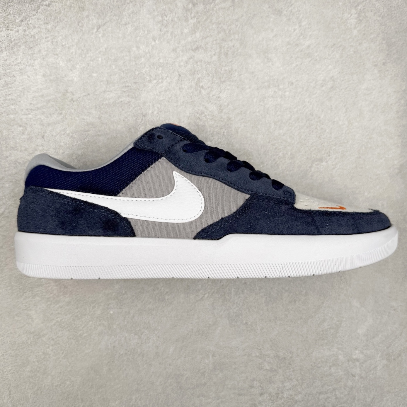 NK SB Force 58 空军58系列低帮休闲运动滑板板鞋 CZ2959-403 鞋面由帆布和麂皮拼接 层次感丰富 搭配硫化外底 耐磨耐穿 鞋舌及中底后跟处饰有SB Logo 表明鞋款身份 采用包边设计 经久耐穿 硫化结构则有效提升灵活性 穿上这款全新推出的创意力作 助你耀动街头 尺码：36 36.5 37.5 38 38.5 39 40 40.5 41 42 42.5 43 44 45-选品中心