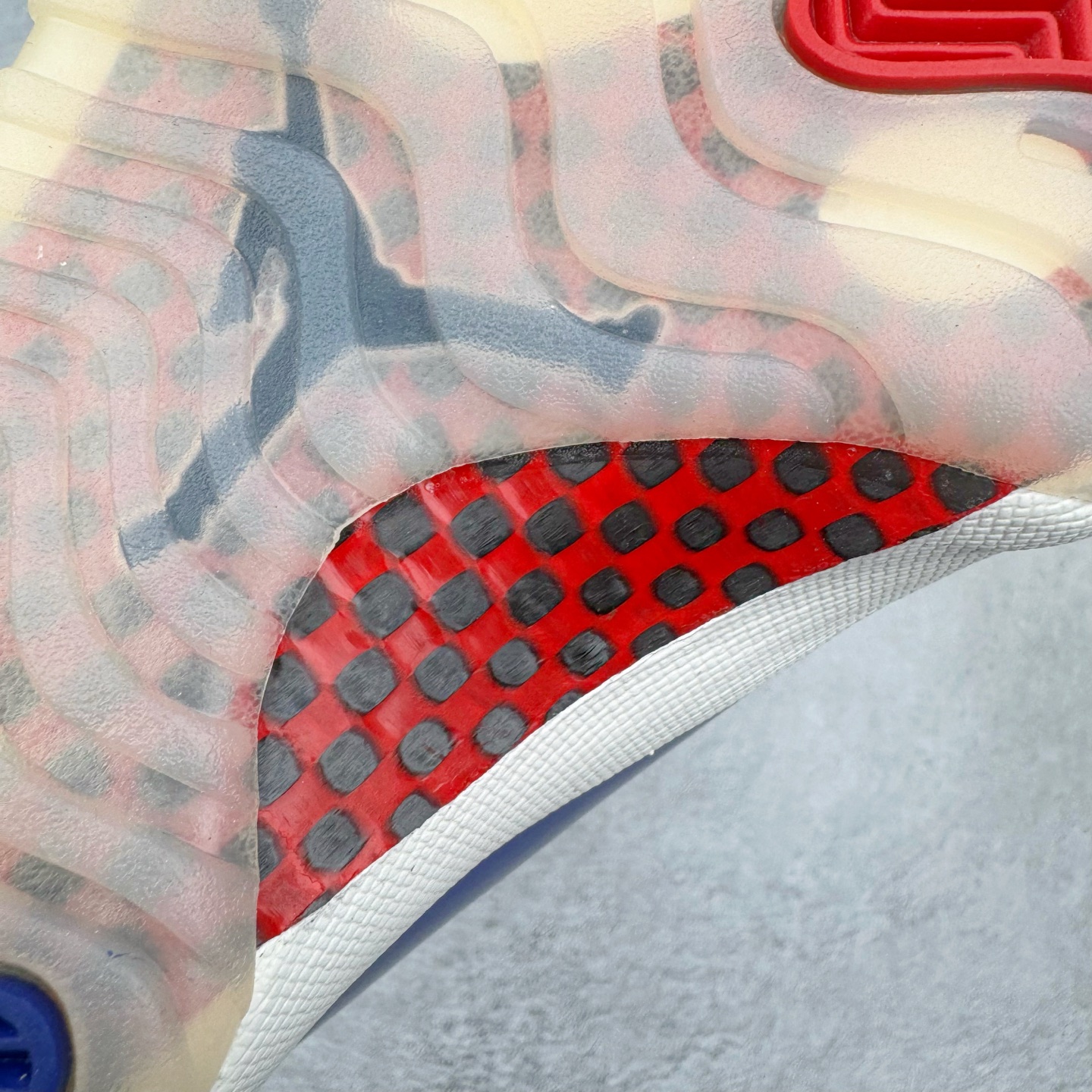 图片[14]-＃KZ神版 Air Jordan AJ11 Retro High Rare Air 高帮系列 氧化做旧宝蓝 IH0296-400 市场中端王者 耗时半年巨作 全套原纸板楦头开发 确保原汁原味 完美呈现11代版型 此版本只针对中端市场 皮料材质有所更替 其他数据细节工艺流程均保持一致绝不口嗨 细节品控鞋型随意秒杀市面3XX 原楦原档案数据开模打造 原厂中底拉帮钢印 原厂进口漆皮 防冻不开裂 原装鞋撑 水晶大底正确色度色泽 原楦原数据刺绣 原厂车缝走线及对位 毫厘不差 飞人logo采用原数据电脑刺绣 原装正品碳纤维真实碳板 增强抗扭 原内标 原盒标 正确官方原盒 防氧化水晶外底 原厂配套全掌solo气垫 进口港宝加持 后跟自然饱满 全鞋荧光划线卡点 追求极致完美 每一双都是工艺品 多重QC质检 超越公司货的品控标准 实实在在的免检产品 尺码：36 36.5 37.5 38 38.5 39 40 40.5 41 42 42.5 43 44 44.5 45 46 47.5-选品中心